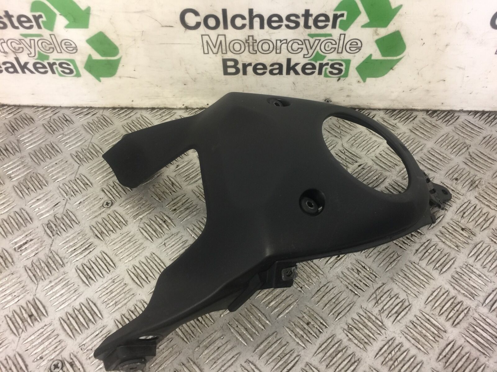 YAMAHA MT07 MT-07 CENTER TANK INFILL COVER  YEAR 2014 (STOCK 467)