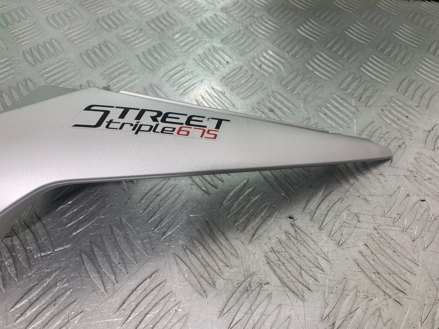 TRIUMPH 675 STREET TRIPLE RX LEFT SEAT PANEL 2015-2017 (CMB1299)