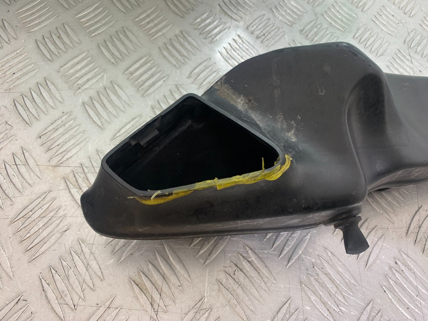 DUCATI 996 SPS 748 916 998 RIGHT AIR TUBE  1999-2000 (CMB1209)
