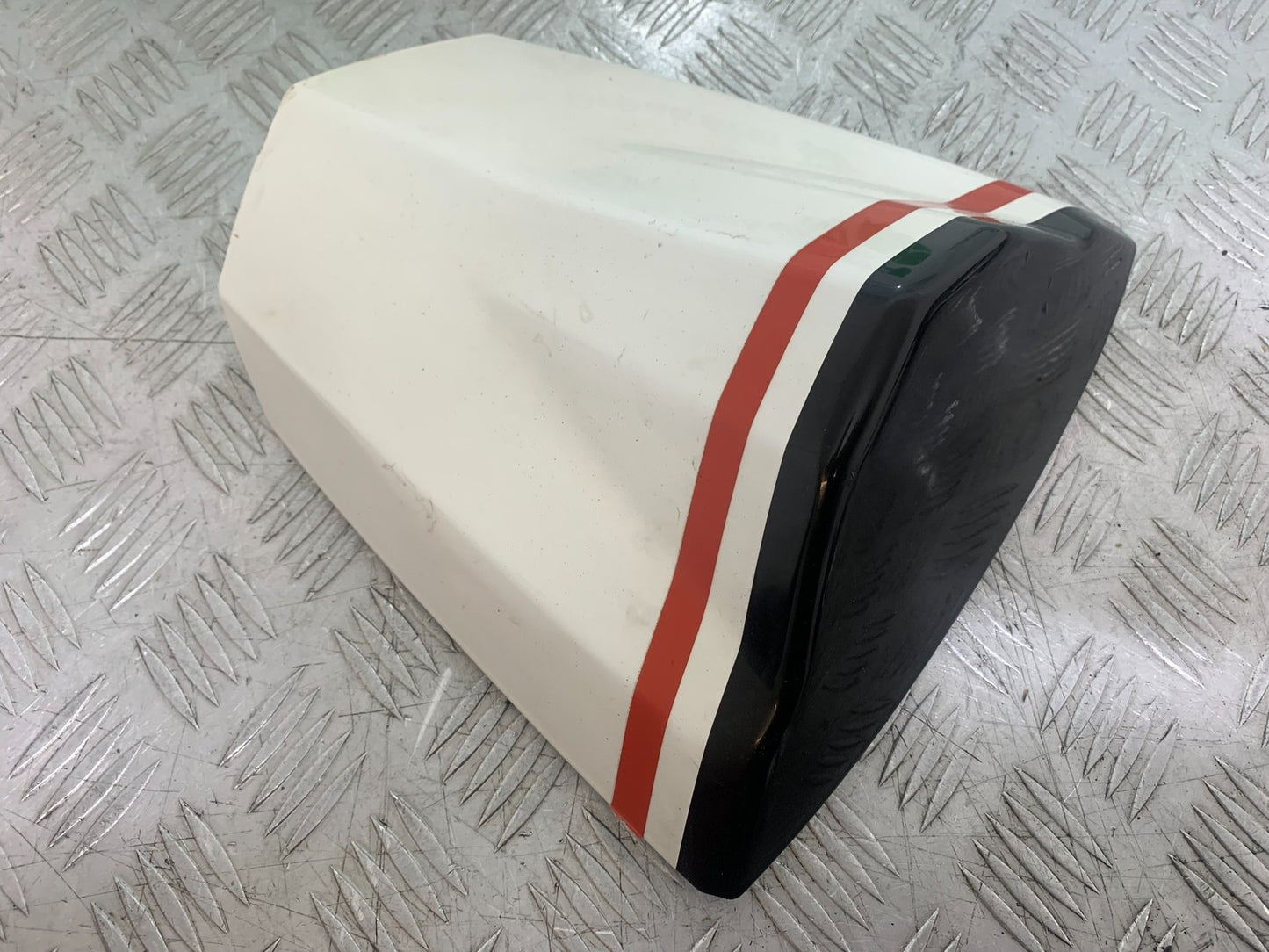 SUZUKI GSXR750 GSXR 750 K4 K5 REAR SEAT COWL  2004-2005 (CMB1319)
