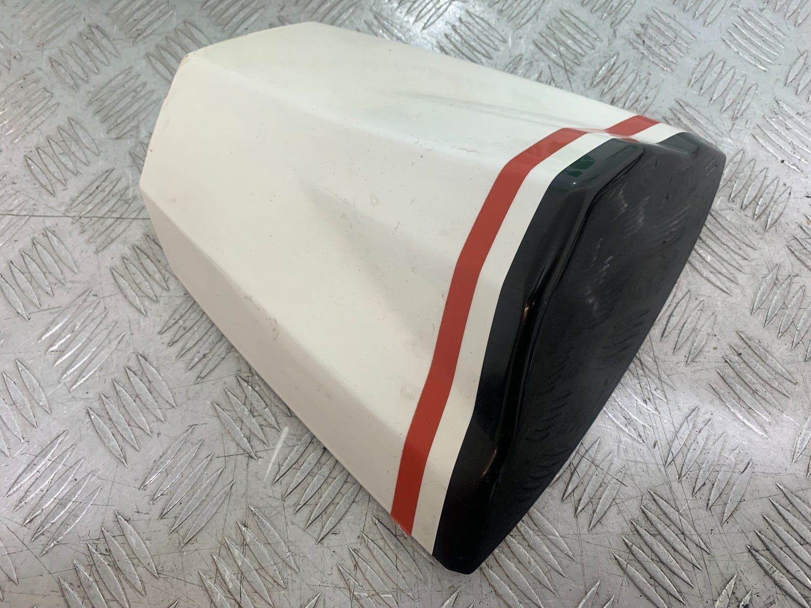 SUZUKI GSXR750 GSXR 750 K4 K5 REAR SEAT COWL  2004-2005 (CMB1319)