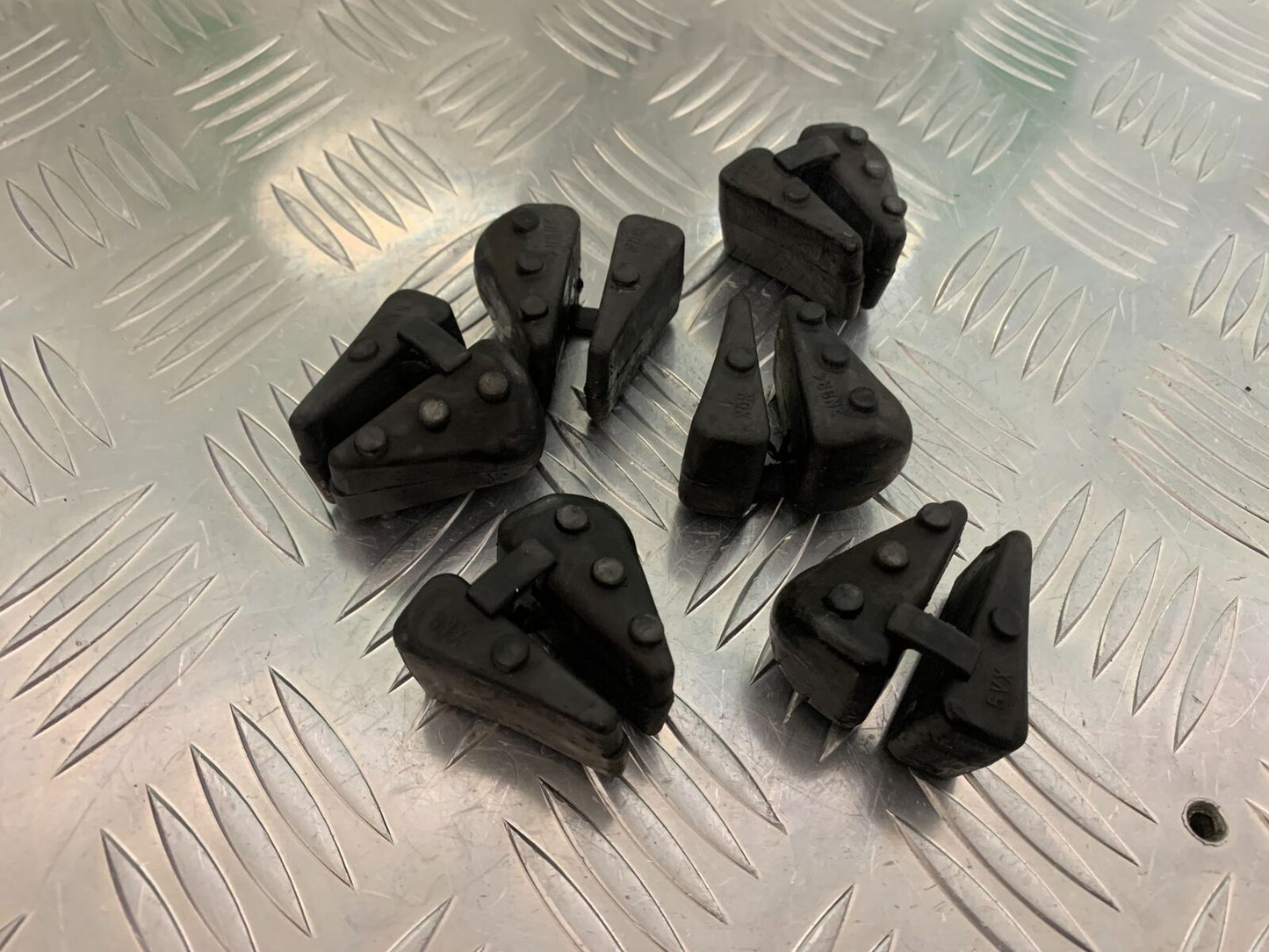YAMAHA FZ6 FAZER CUSH DRIVE RUBBERS YEAR 2004-2007 (STOCK 955)