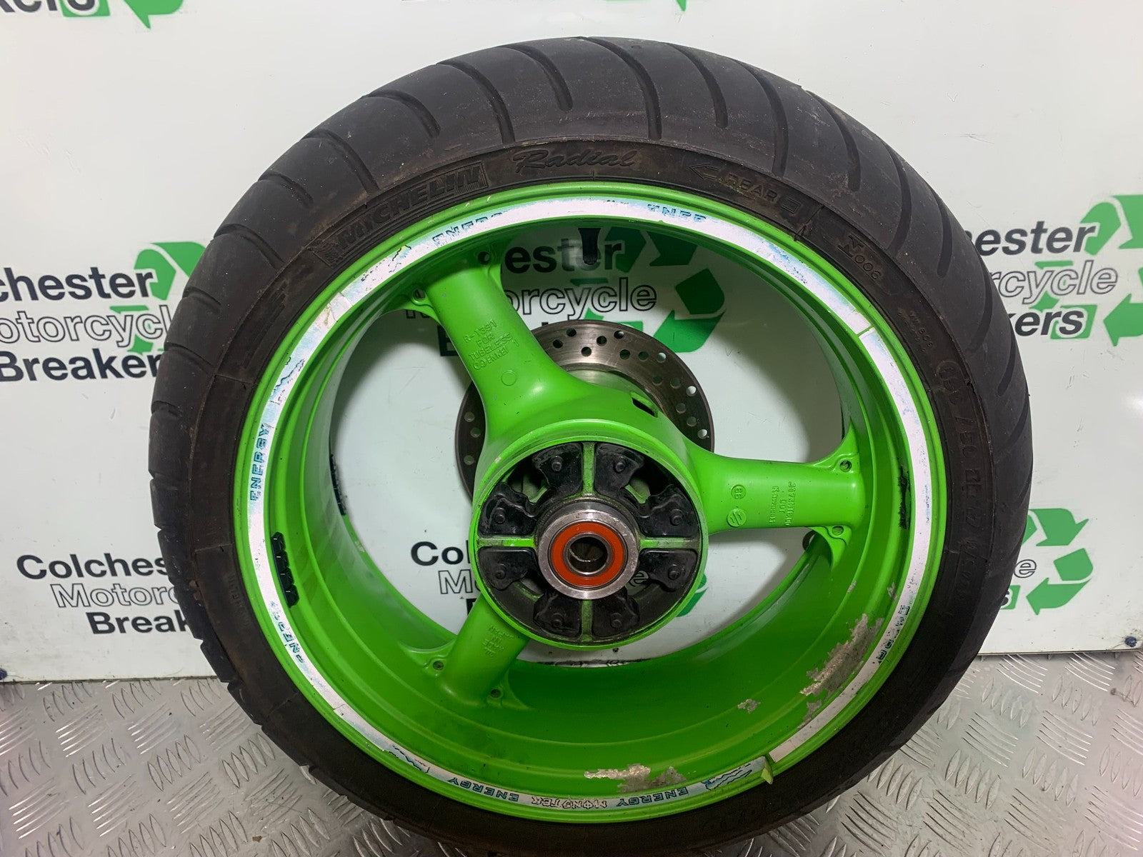 KAWASAKI ZX9R ZX9 E1 REAR WHEEL AND DISC  YEAR 2000-01 (CMB1171)