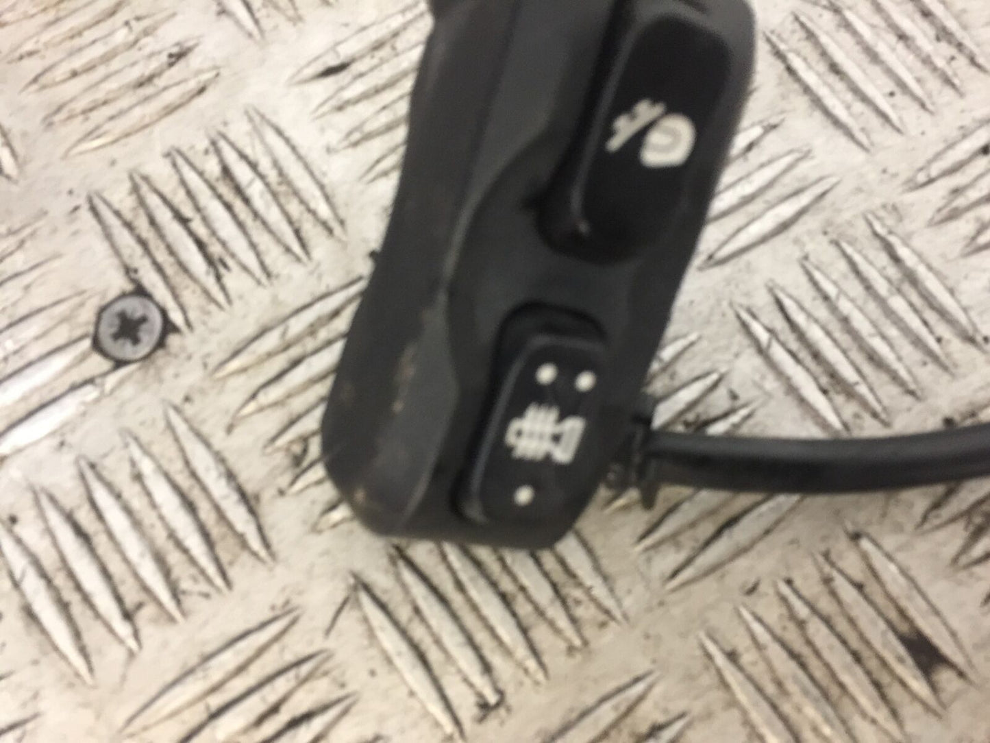 TRIUMPH TROPHY 1215 SE SCREEN SWITCH GEAR   2012-2017 (STOCK 740)