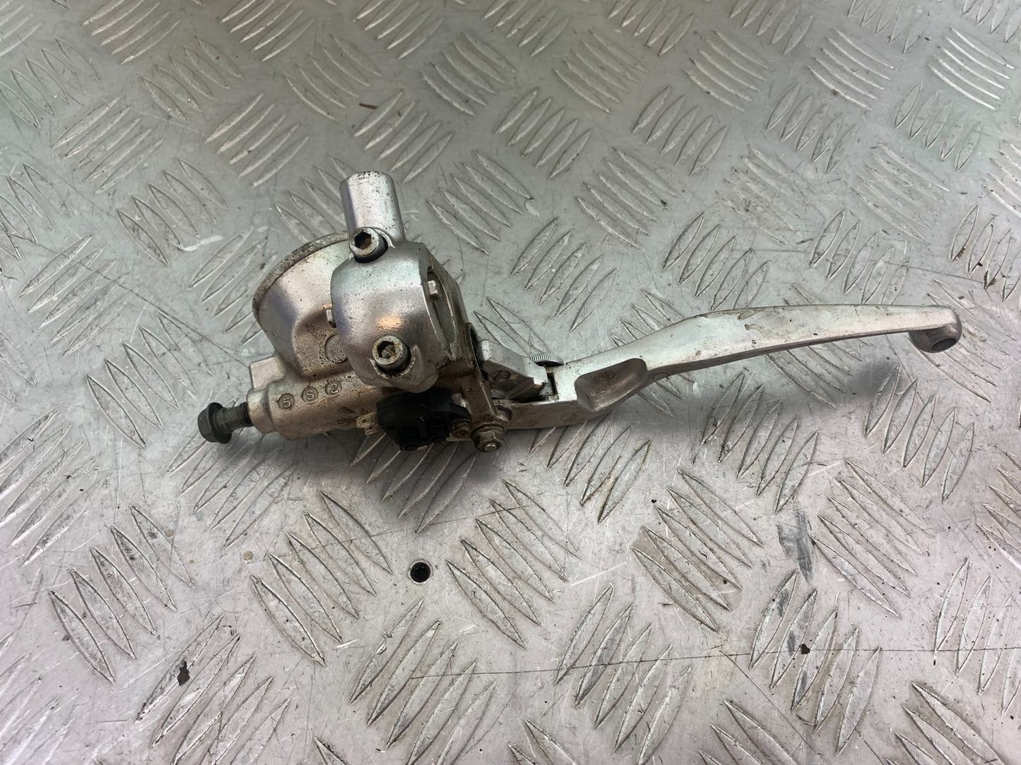 KAWASAKI VN1500 CLASSIC FRONT BRAKE MASTER CYLINDER  YEAR 1999 -2006 (CMB1166)