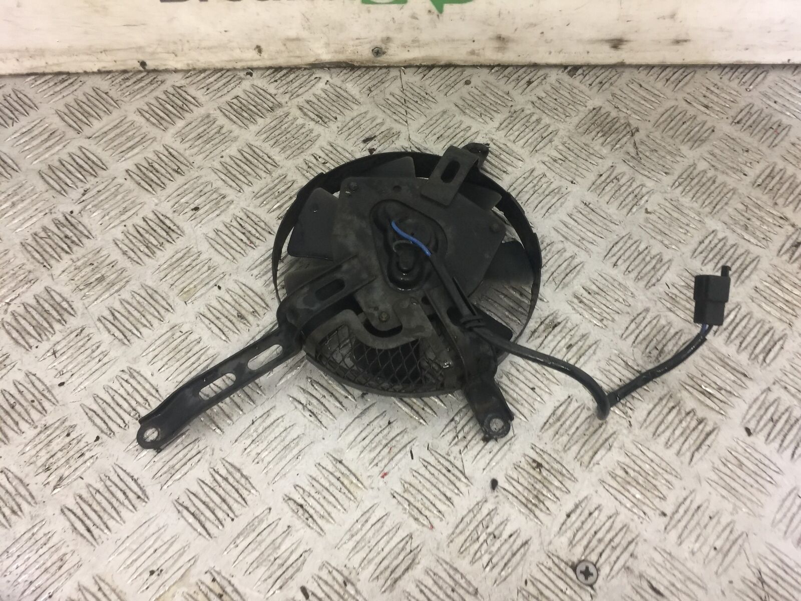 SUZUKI GSXR1000 K1 K2 RADIATOR FAN   YEAR 2001 (STOCK NO 644)