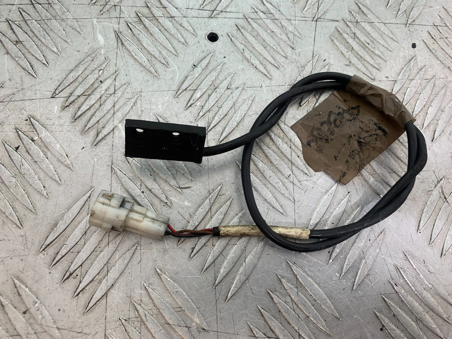 KTM 990 SUPER DUKE SPEEDO PICK UP SENSOR   YEAR 2007-2011  (CMB1207)