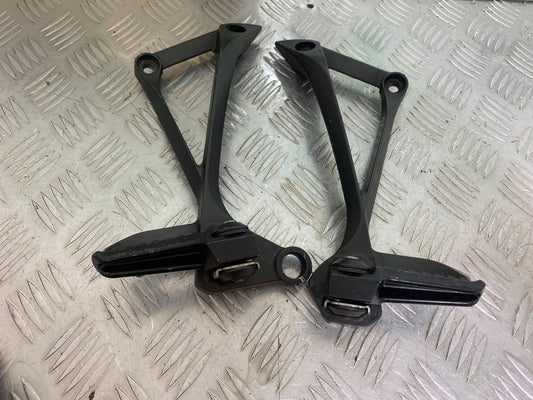 KAWASAKI ZX10R ZX 10R REAR HANGERS AND PEGS   YEAR 2011-2015 (CMB1154)