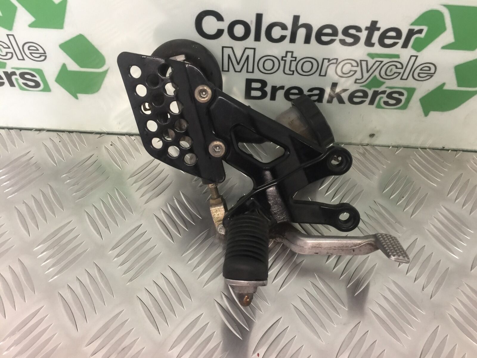 KAWASAKI ZX12R ZX12 R FRONT RIGHT HANGER  YEAR 2000 (STOCK 913)