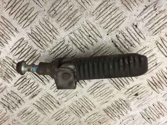 SUZUKI GSF600 GSF 600 BANDIT FRONT LEFT PEG   YEAR 1997 (STOCK 729)