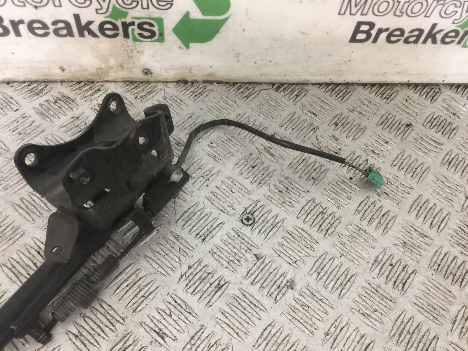 SUZUKI 650 BURGMAN SIDE STAND  YEAR 2014-2018 (STOCK 769)