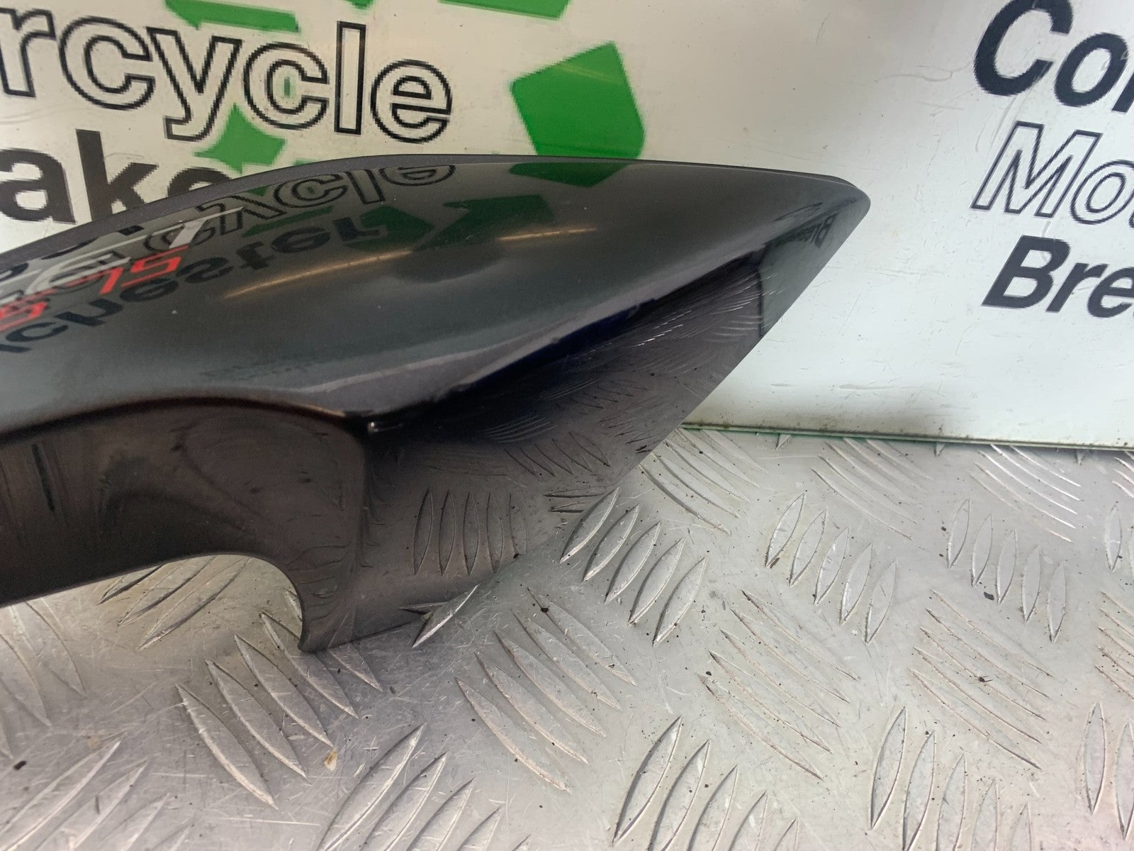 TRIUMPH 675 STREET TRIPLE RIGHT SEAT PANEL    2013-2016 (CMB1186)