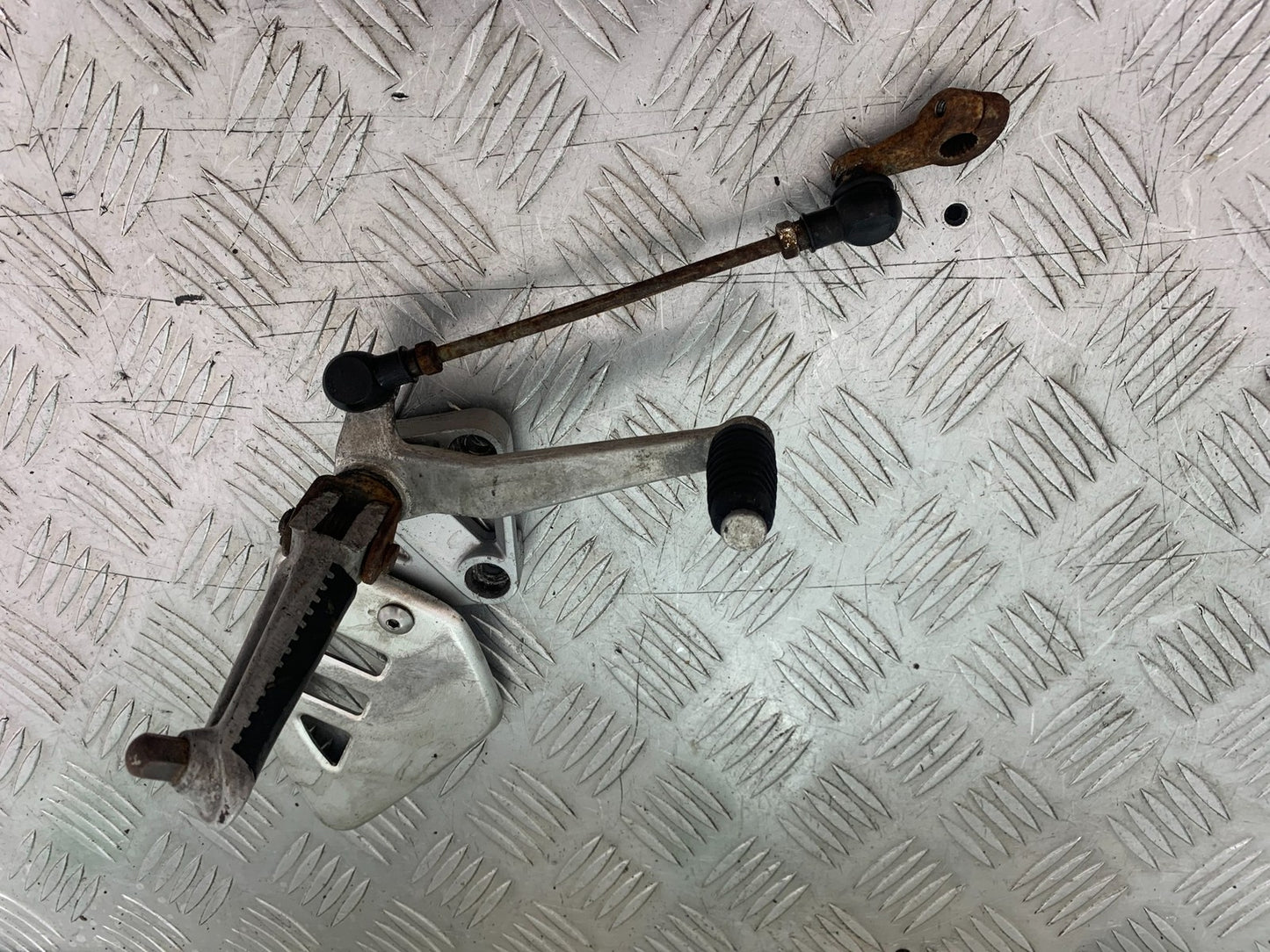 SUZUKI SV650 SV 650 mk1 FRONT LEFT HANGER   YEAR 1999-2002 (CMB1208)
