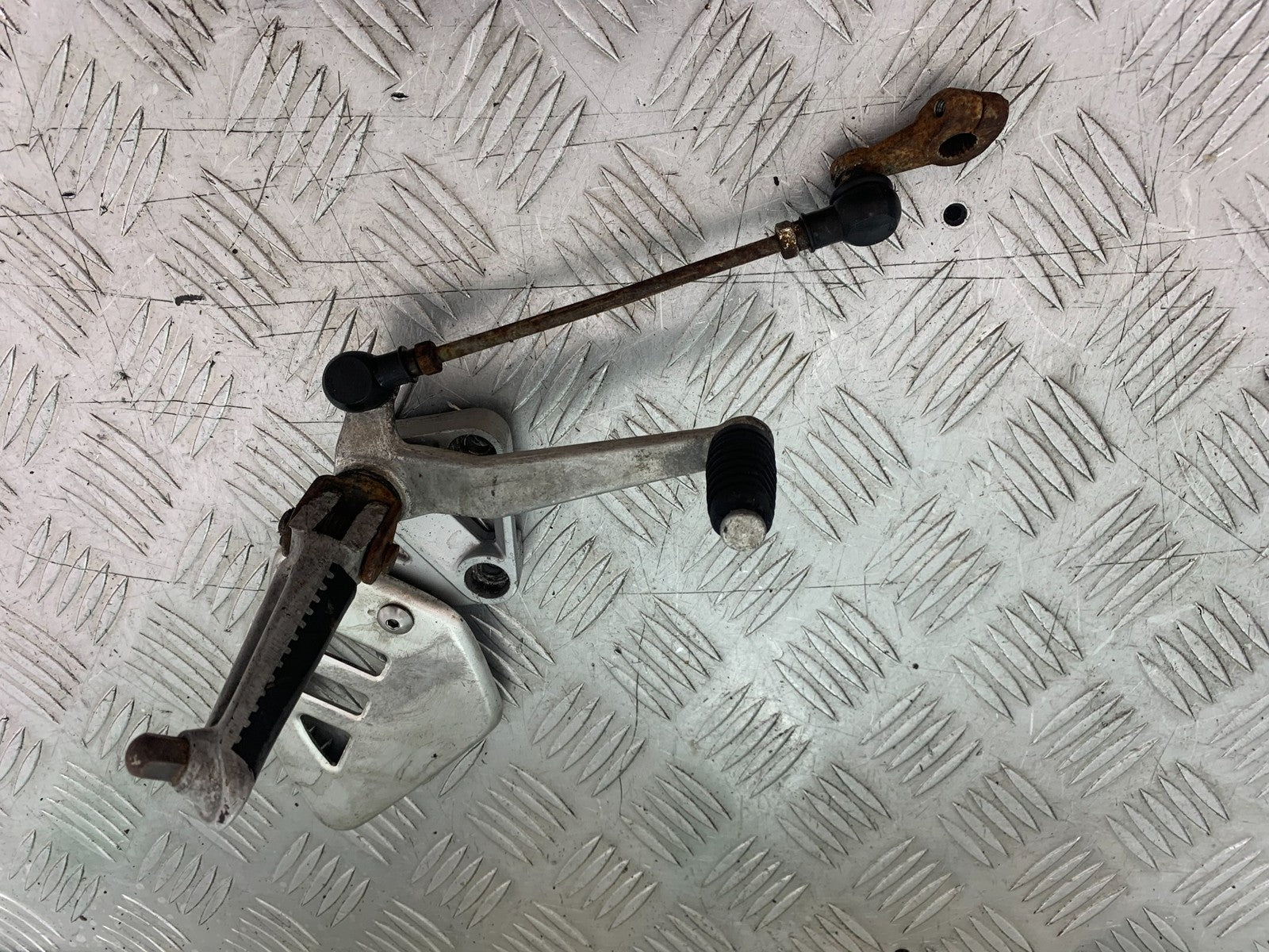 SUZUKI SV650 SV 650 mk1 FRONT LEFT HANGER   YEAR 1999-2002 (CMB1208)