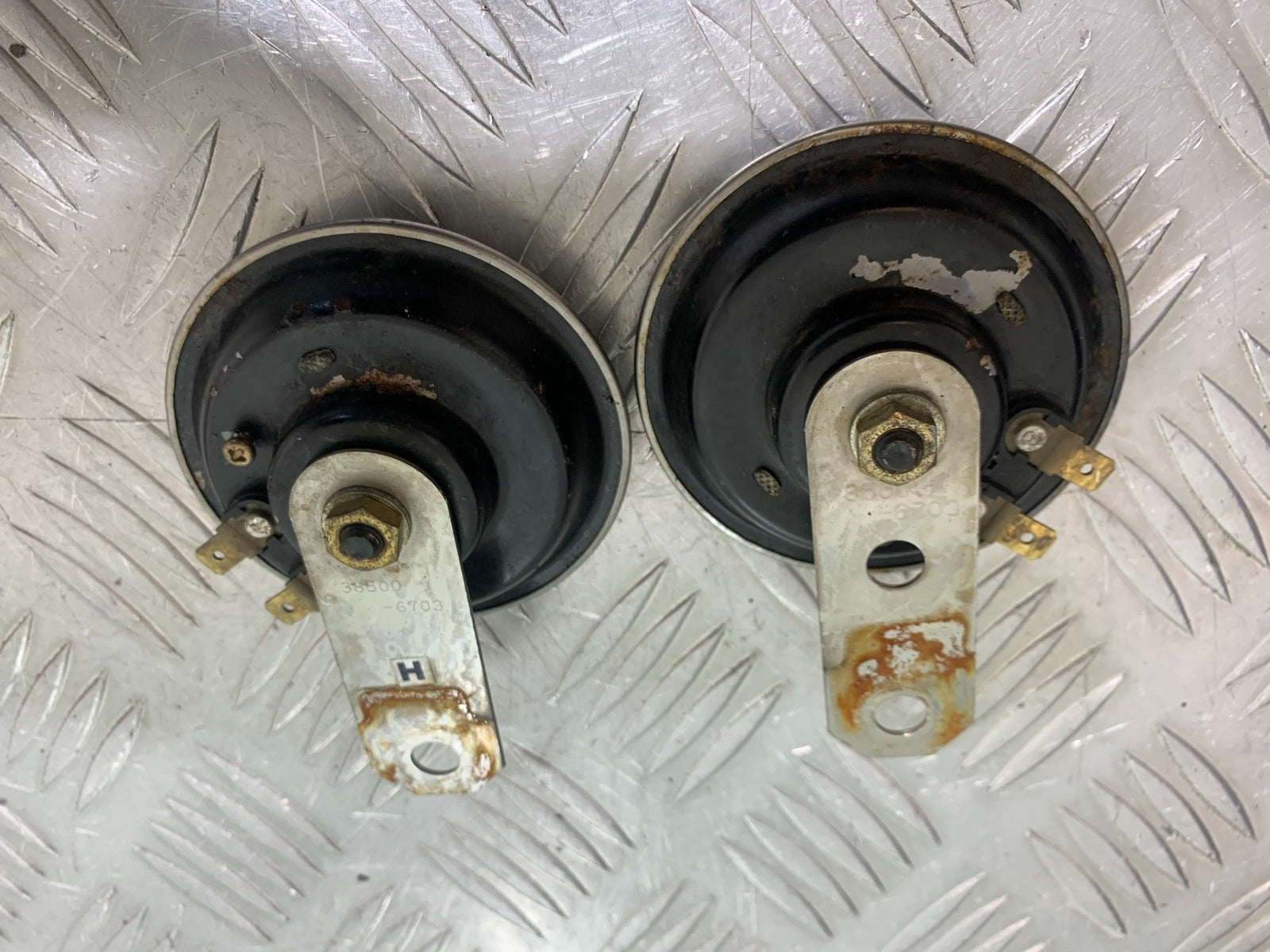 SUZUKI GSF1200  GSF 1200 BANDIT HORNS   YEAR 1997-2000 (CMB1149)