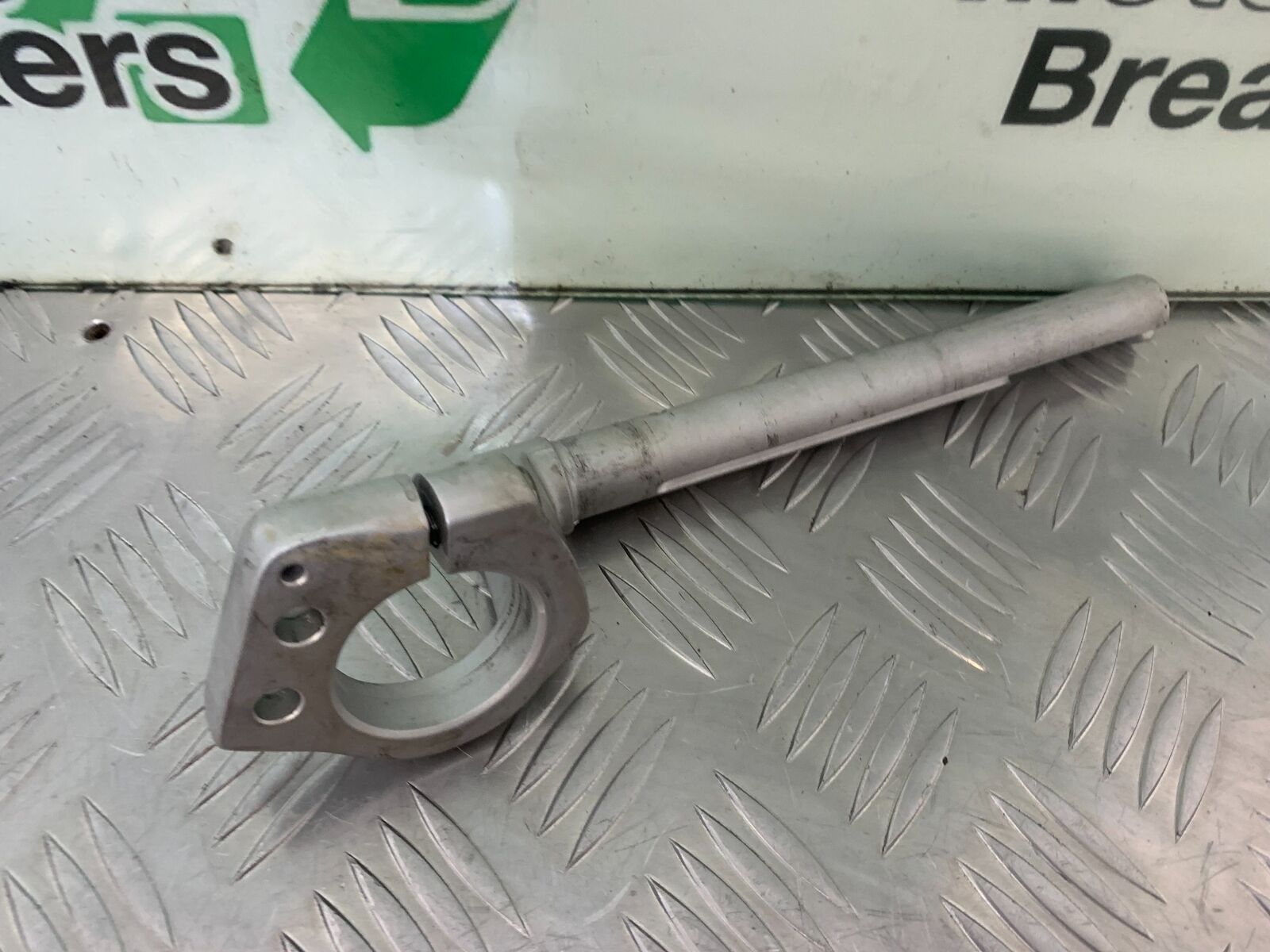 TRIUMPH 955I SPRINT RS RIGHT HANDLEBAR  YEAR 1999-04 (STOCK 989)