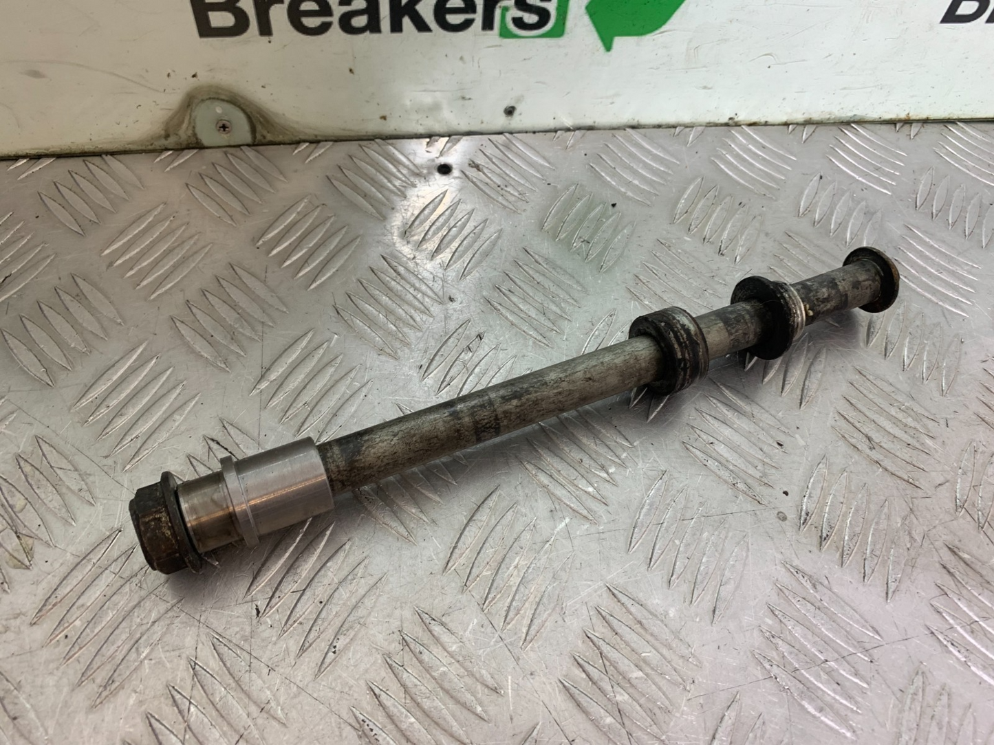 SUZUKI RF900 RF 900 REAR WHEEL SPINDLE YEAR 1994-1999 CMB1326