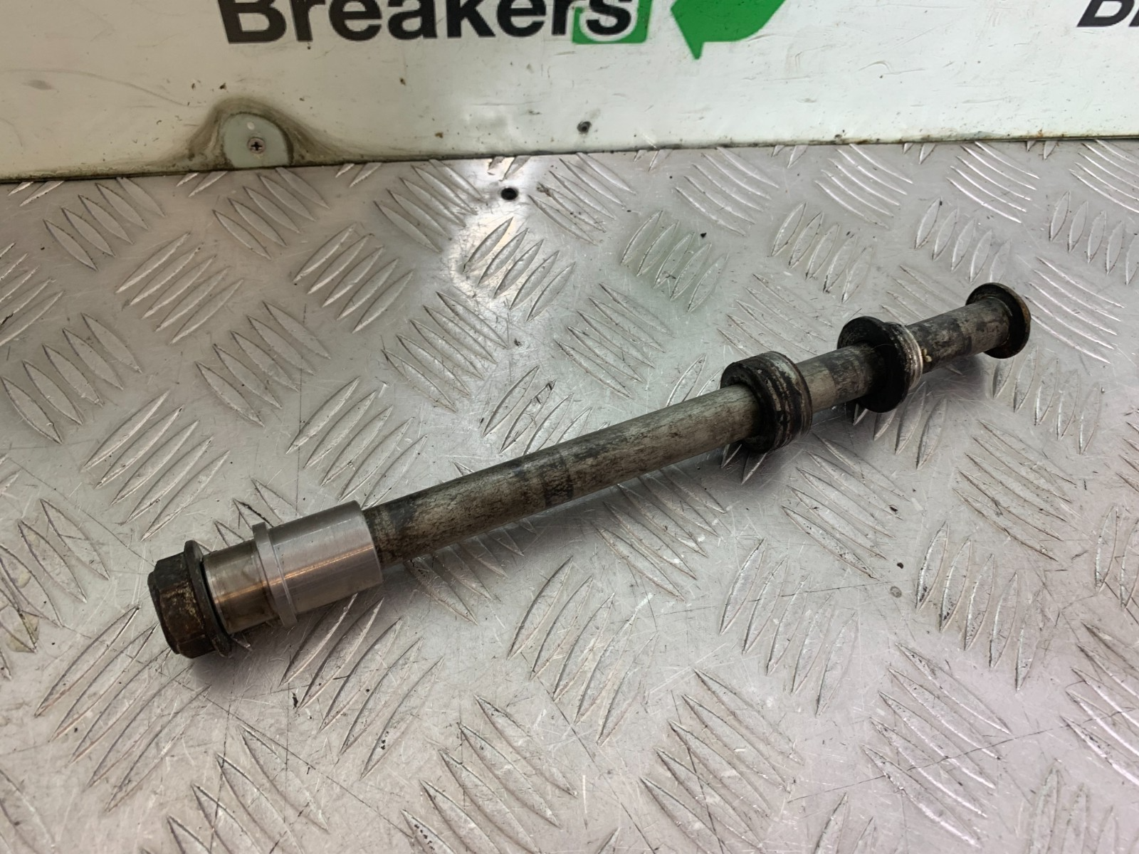SUZUKI RF900 RF 900 REAR WHEEL SPINDLE YEAR 1994-1999 CMB1326