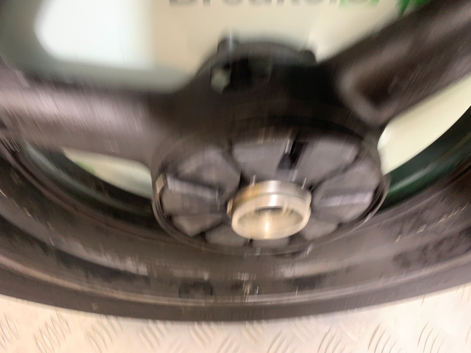 SUZUKI GSF600 GSF 600 BANDIT REAR WHEEL   2000-2004 (CMB1269)