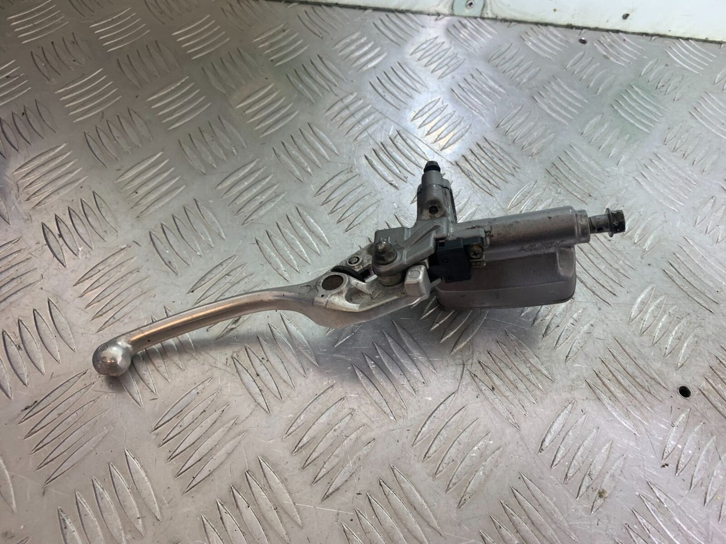 HONDA VFR750 VFR 750 FL-M-N-P CLUTCH MASTER CYLINDER    YEAR 1990-93 (CMB1093)