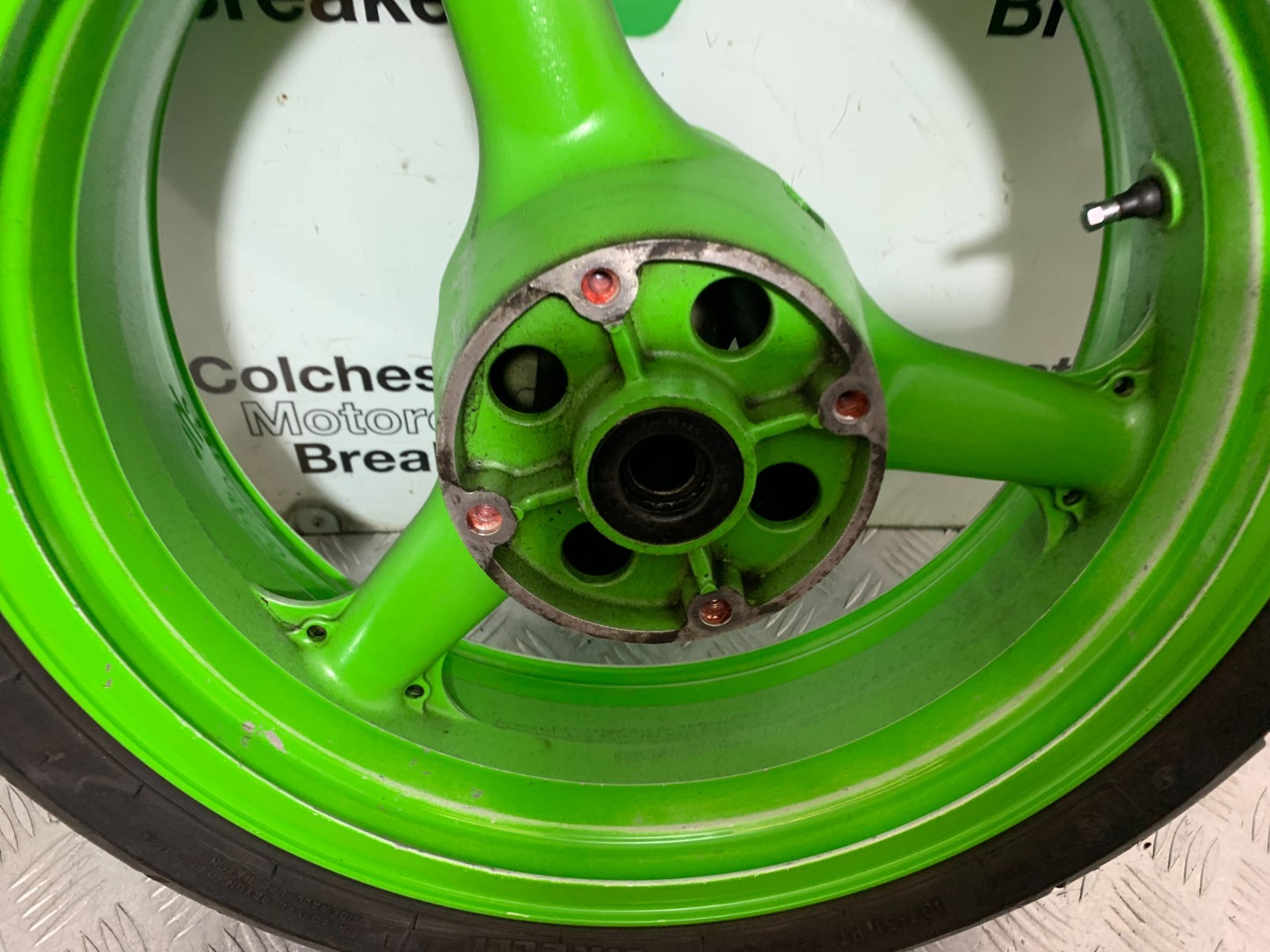 KAWASAKI ZX9R ZX9 R REAR WHEEL YEAR 1998-1999 (CMB1329)
