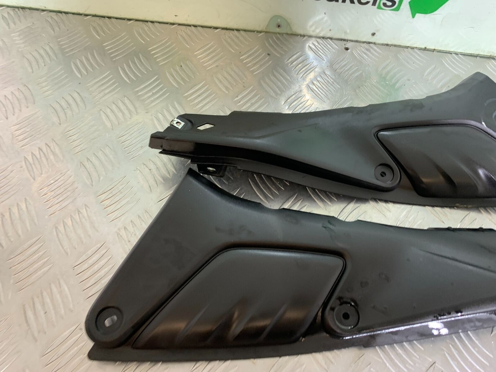 YAMAHA MT 125 MT125 LEFT AND RIGHT SIDE INFILLS  YEAR 2021-2024 ABS (CMB1010)
