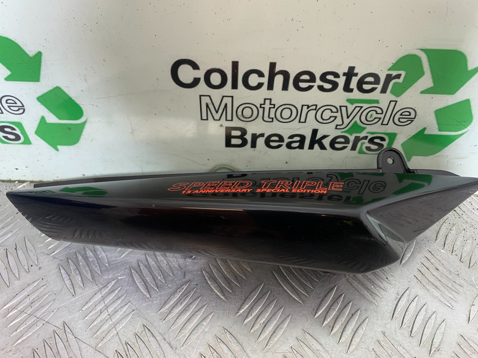 TRIUMPH SPEED TRIPLE R 1050 RIGHT SEAT PANEL  2009 (CMB1183)