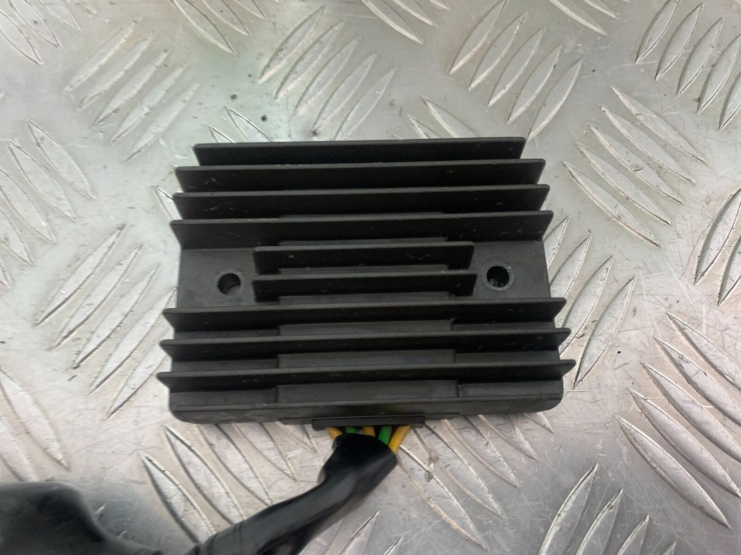 HONDA CBR1100 BLACKBIRD REGULATOR YEAR 1999-2005  (CMB1103)