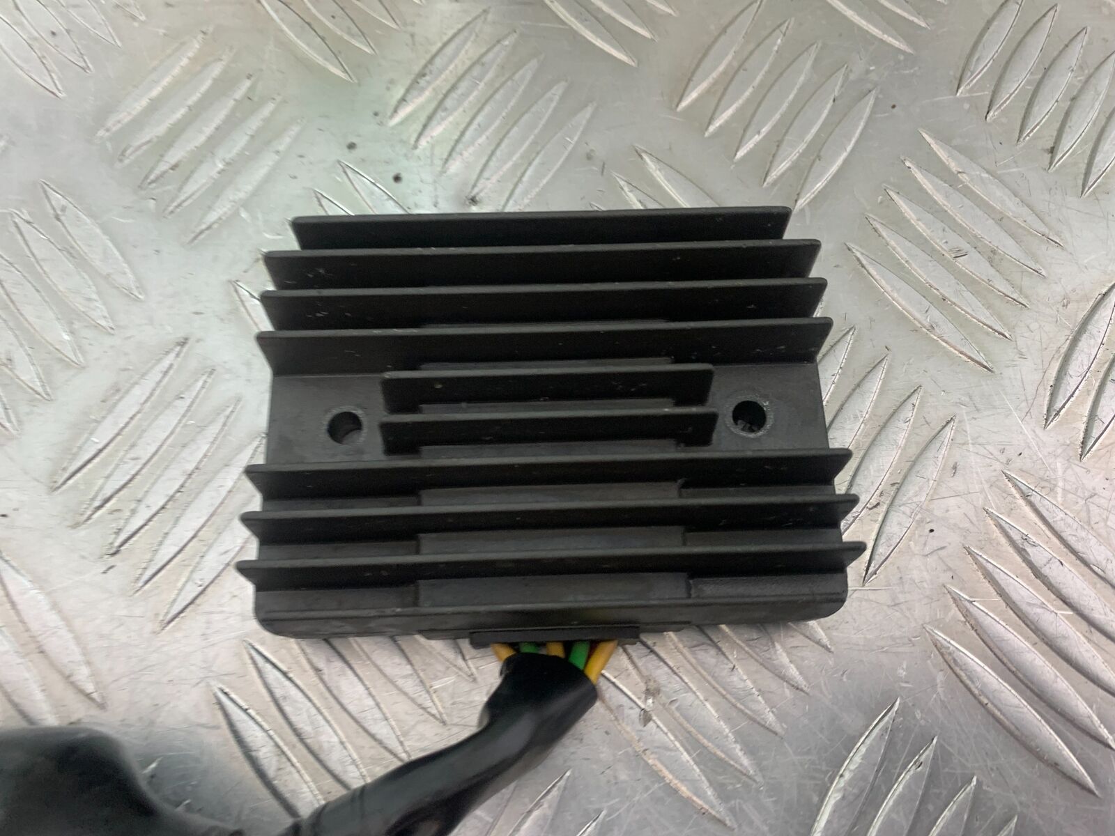 HONDA CBR1100 BLACKBIRD REGULATOR YEAR 1999-2005  (CMB1103)