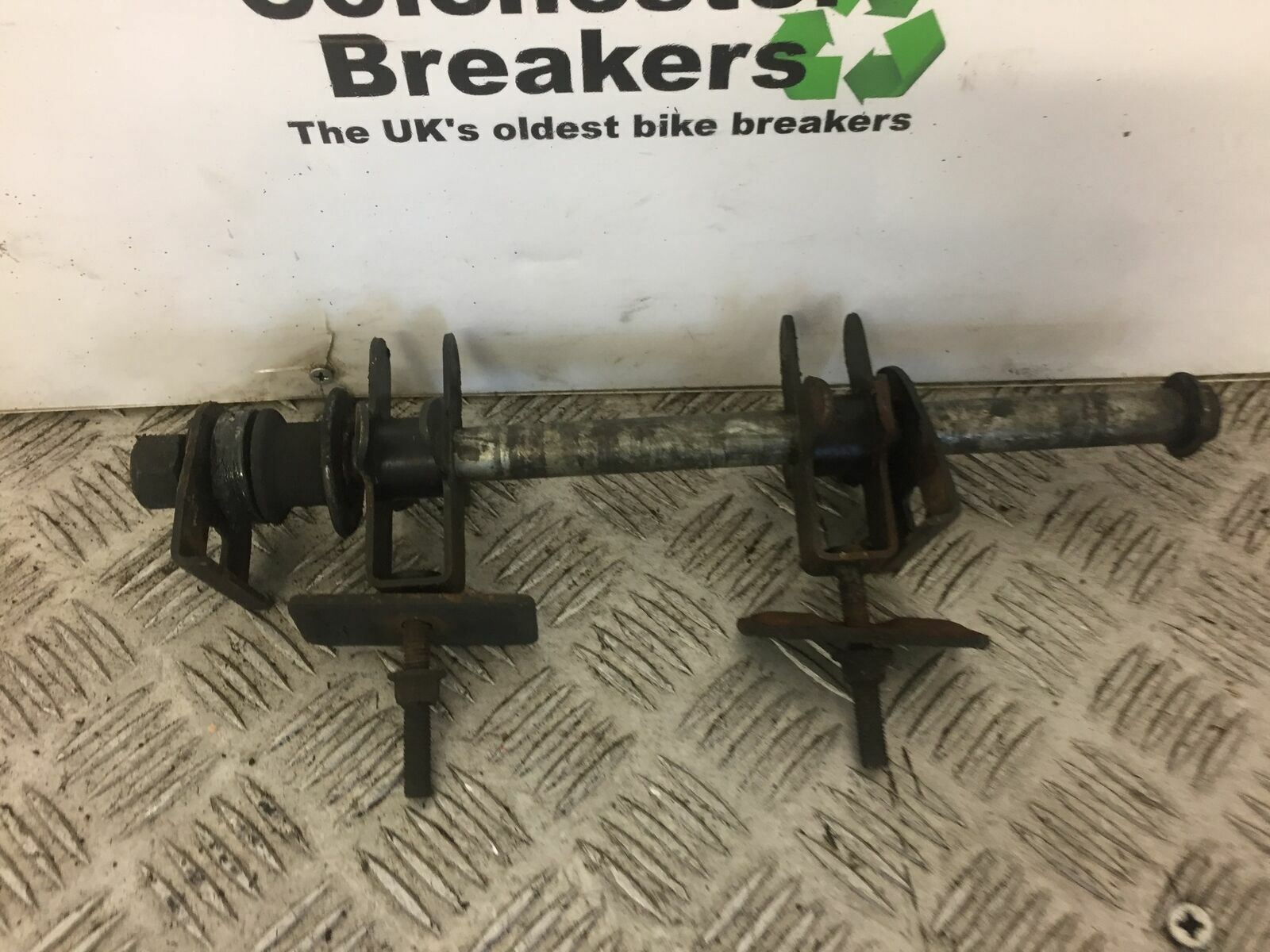 SUZUKI GSX600 F GSX 600 F REAR WHEEL SPINDLE AND CHAIN ADJUSTERS  YEAR 1988-1994