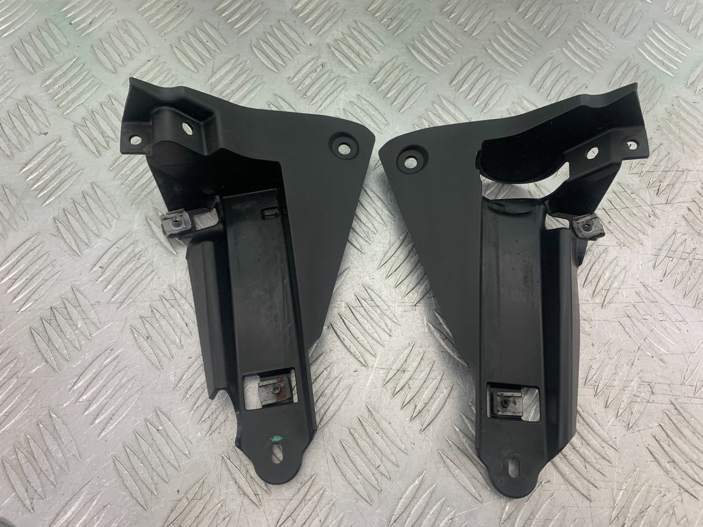 TRIUMPH 675 STREET TRIPLE RX LEFT AND RIGHT RADIATOR INFILLS  2015- 17 (CMB1299)