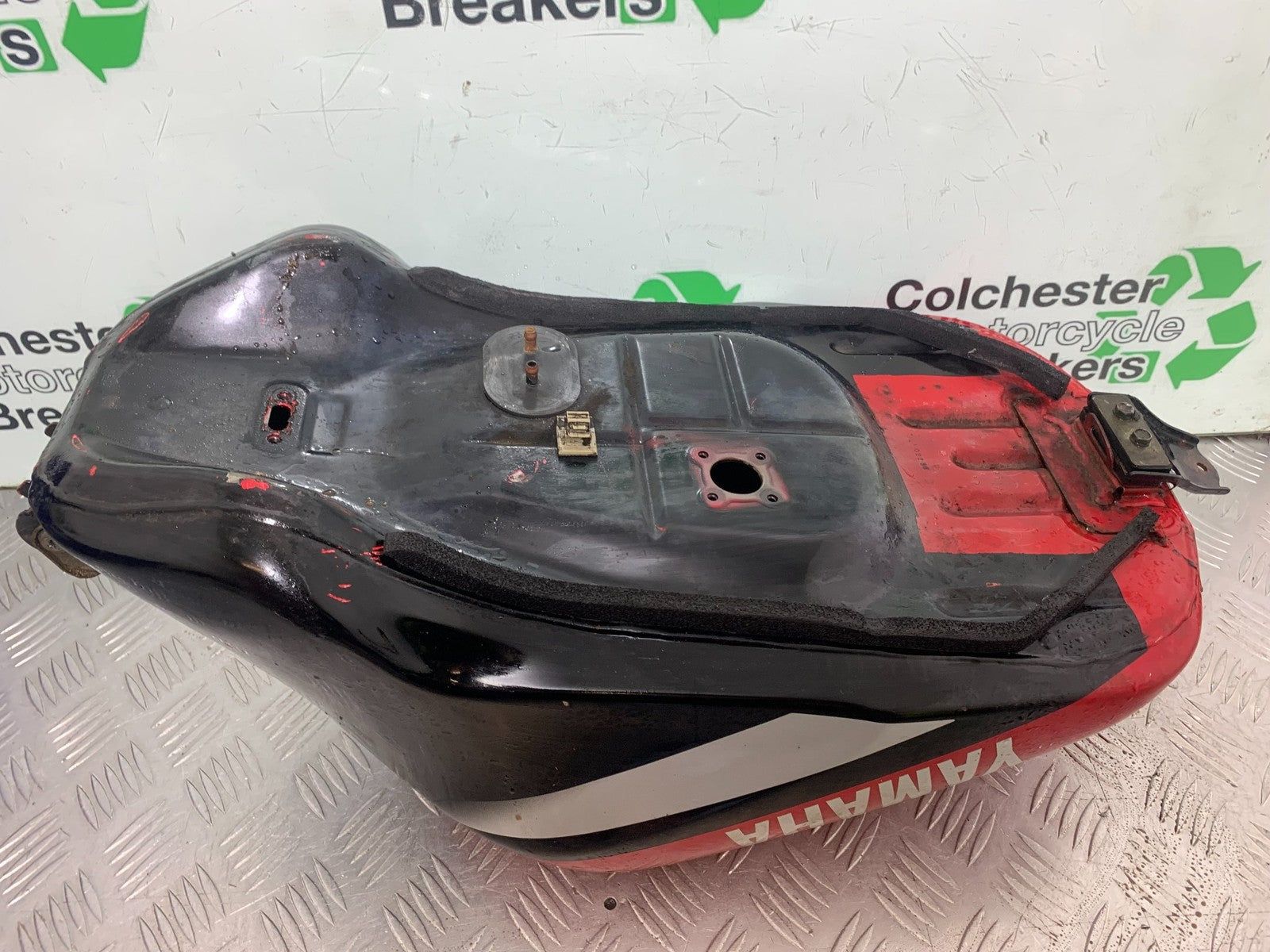 YAMAHA FZS600 FAZER 600 PETROL TANK   YEAR 1998-2001 (CMB1267)
