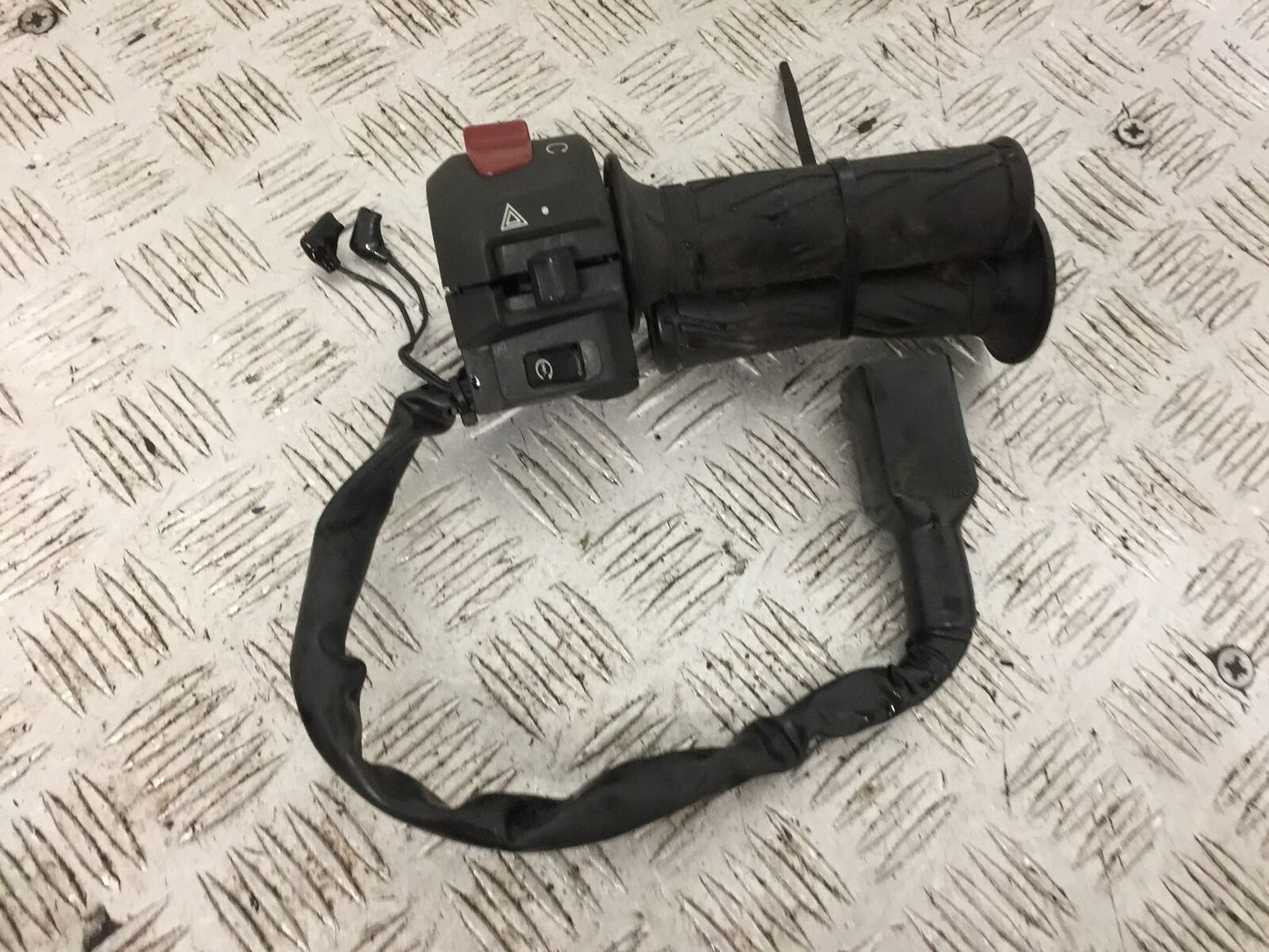 SUZUKI GSX-S 125 RIGHT SWITCH GEAR  YEAR 2017-2020  (STOCK 779)