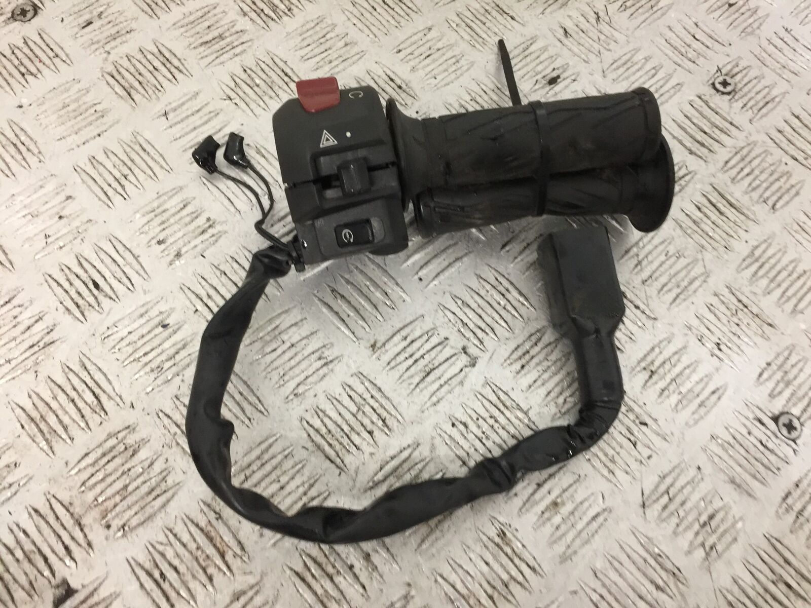 SUZUKI GSX-S 125 RIGHT SWITCH GEAR  YEAR 2017-2020  (STOCK 779)