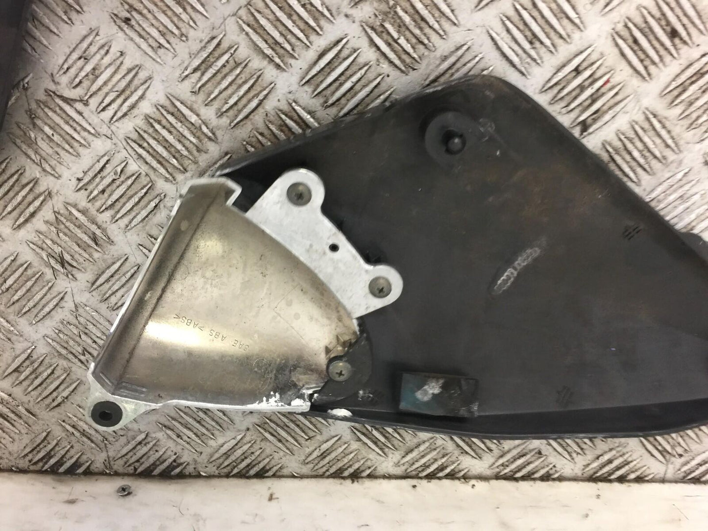 SUZUKI GSF600 GSF 600 BANDIT LEFT SIDE PANEL  YEAR 2002 STOCK 443