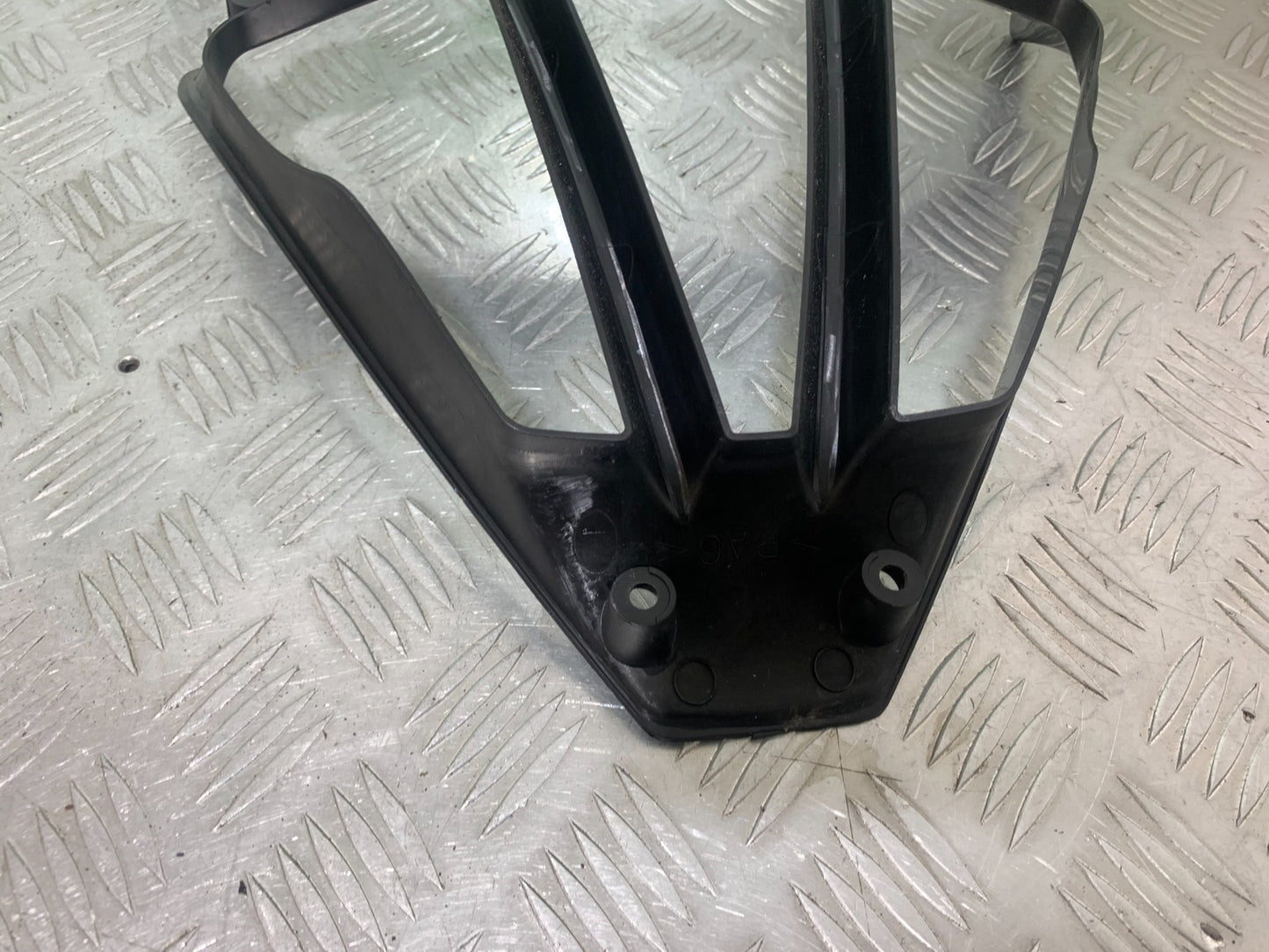 YAMAHA YZF R1 FAIRING V-PIECE YEAR 2004-2006 (CMB1155)