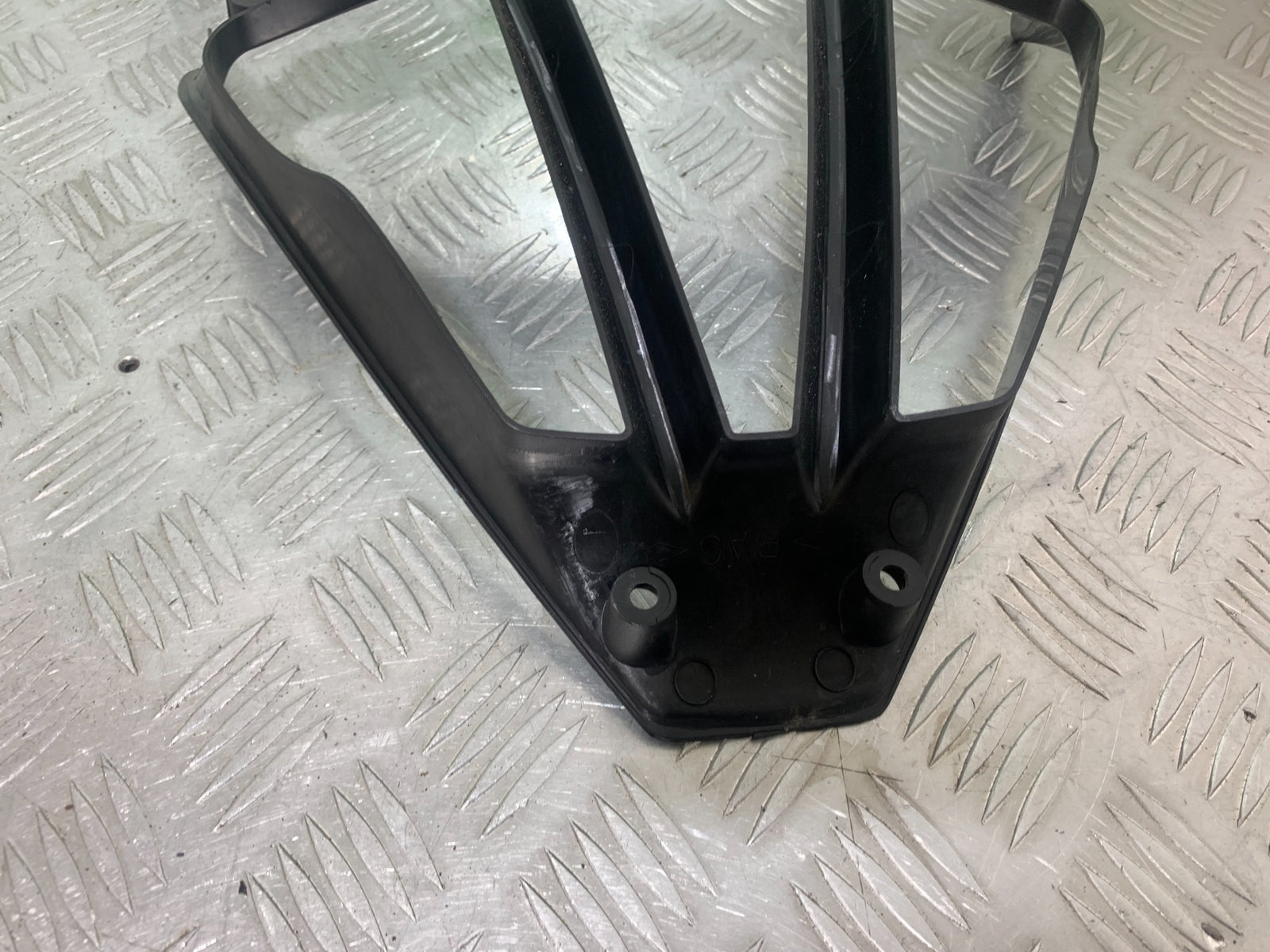 YAMAHA YZF R1 FAIRING V-PIECE YEAR 2004-2006 (CMB1155)