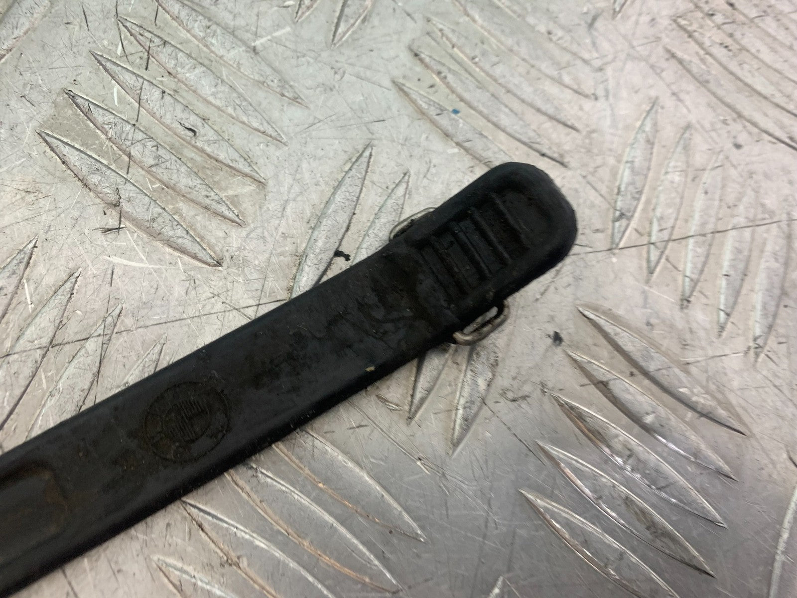 BMW R850 R R850R BATTERY STRAP  YEAR 1994-2002 (CMB1170)