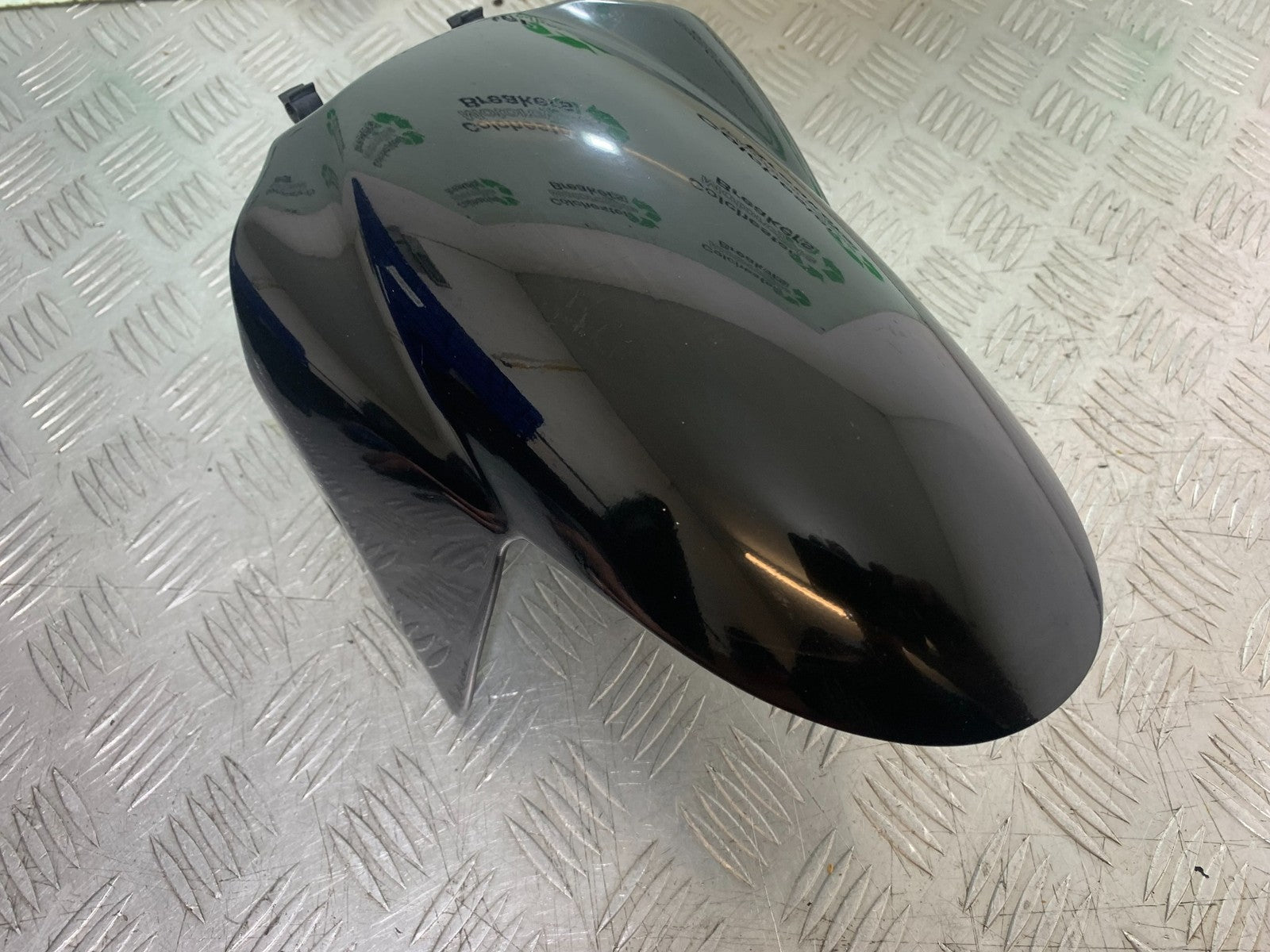 TRIUMPH 1050 SPEED TRIPLE FRONT MUDGUARD  YEAR 2005-2007 (CMB1322)