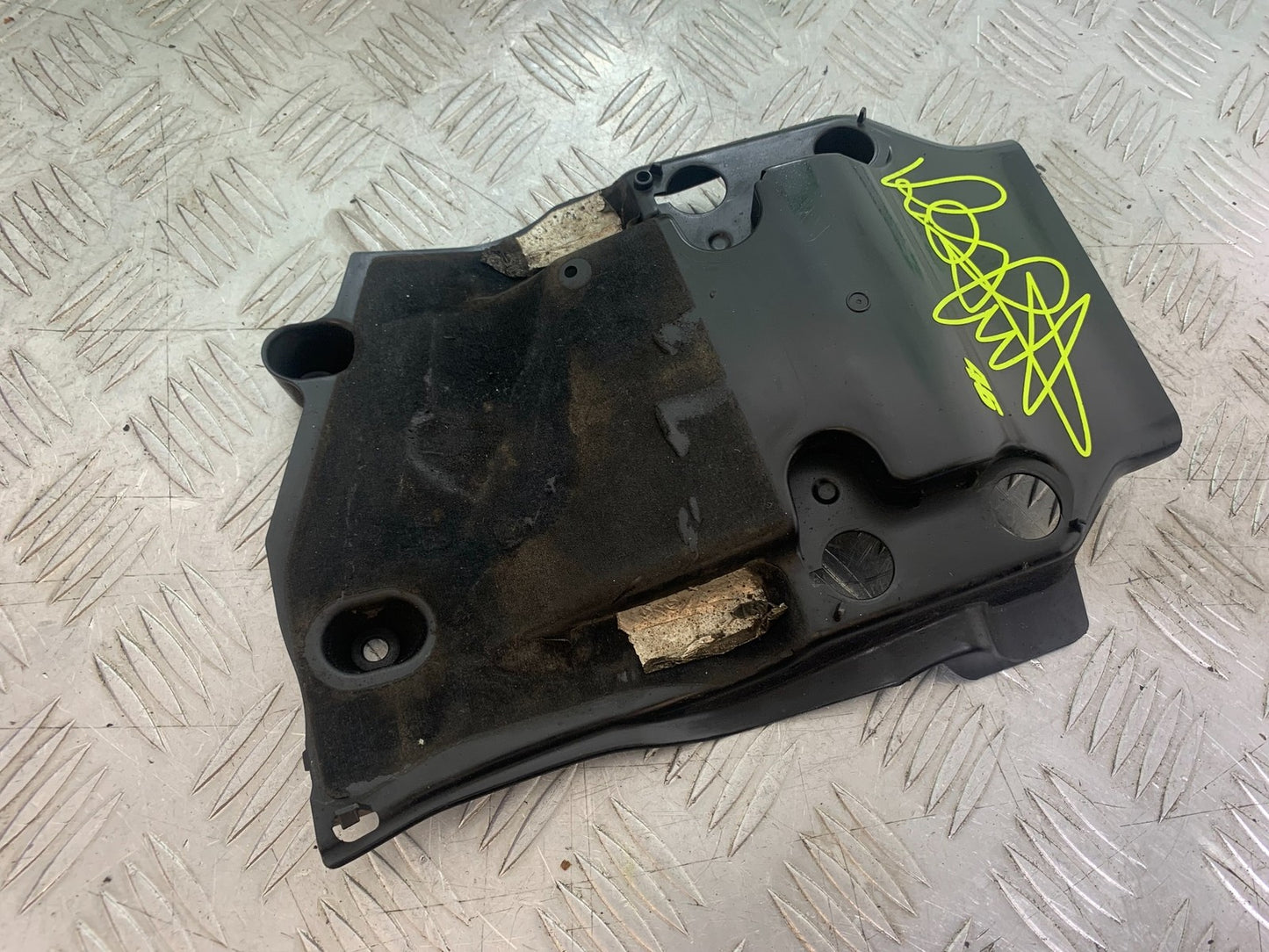 YAMAHA YZF R1 14 B BIG BANG UNDERTRAY   2009-14 (CMB1175)