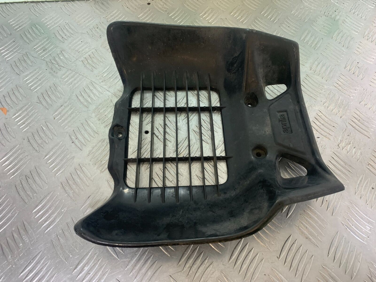APRILIA RS50 RS 50 RADIATOR GRILL   YEAR 1996-1998 (CMB1132)
