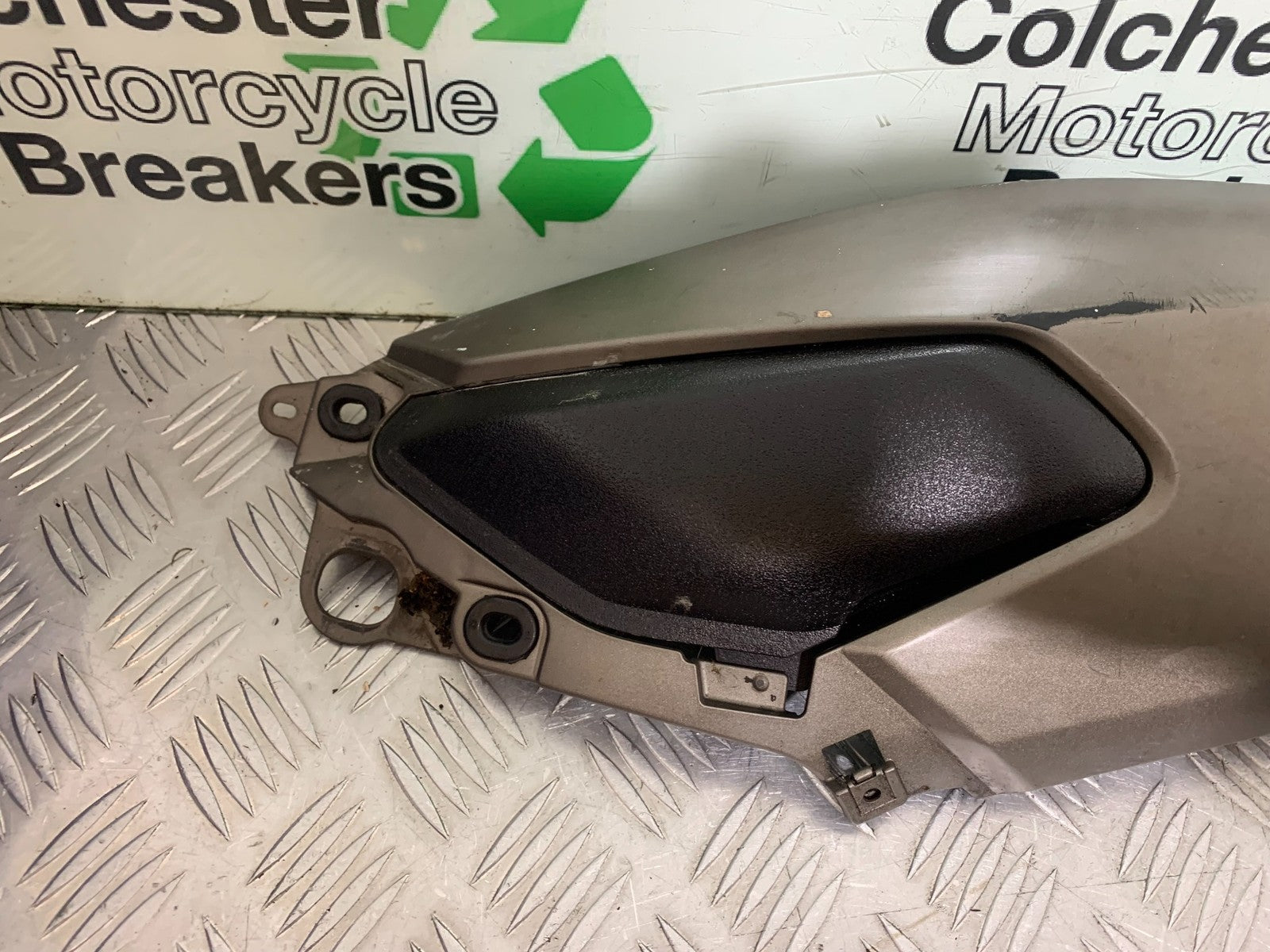YAMAHA NMAX-125 N MAX 125 LEFT SEAT PANEL  YEAR 2015-2020  (CMB1231)