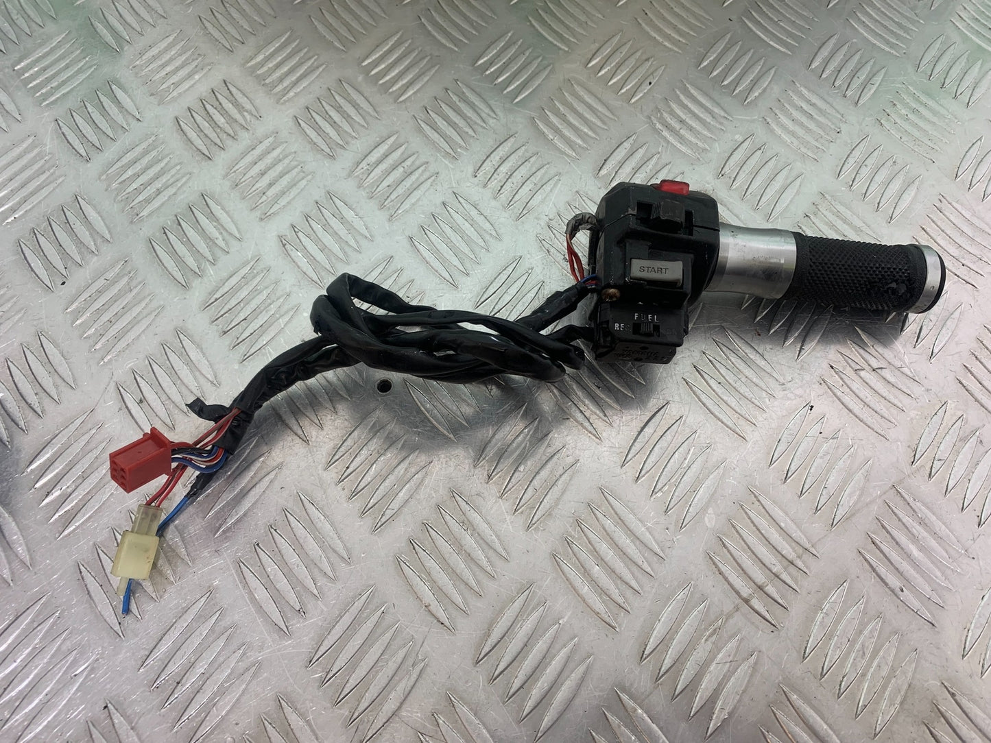 YAMAHA XV535 XV 535 VIRAGO RIGHT SWITCH GEAR  YEAR 1994-02 (CMB1044)