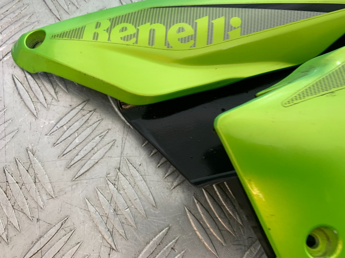 BENELLI BN125 BN 125 RIGHT SIDE FAIRING PANEL   YEAR 2018-2021 (CMB1245)
