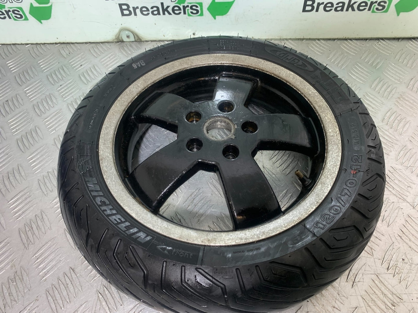 PIAGGIO VESPA GTS 125 FRONT WHEEL   YEAR 2009-2014  (CMB1261)