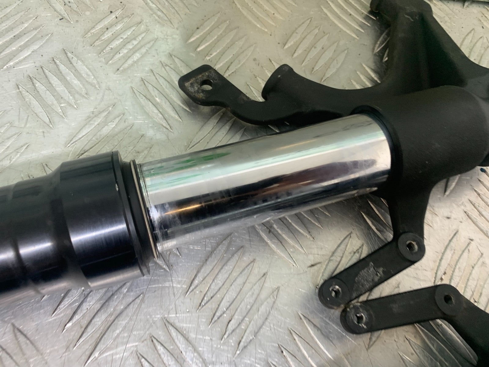 YAMAHA YZF R1 14 B BIG BANG FORKS  2009-14 (CMB1175)