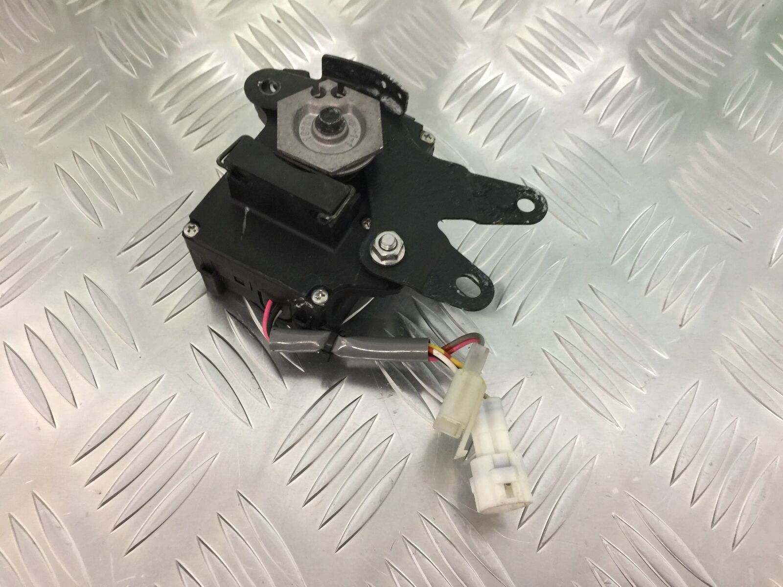 KAWASAKI Z1000 Z 1000 EXHAUST SERVO MOTOR  YEAR 2007-2009  (STOCK 927)