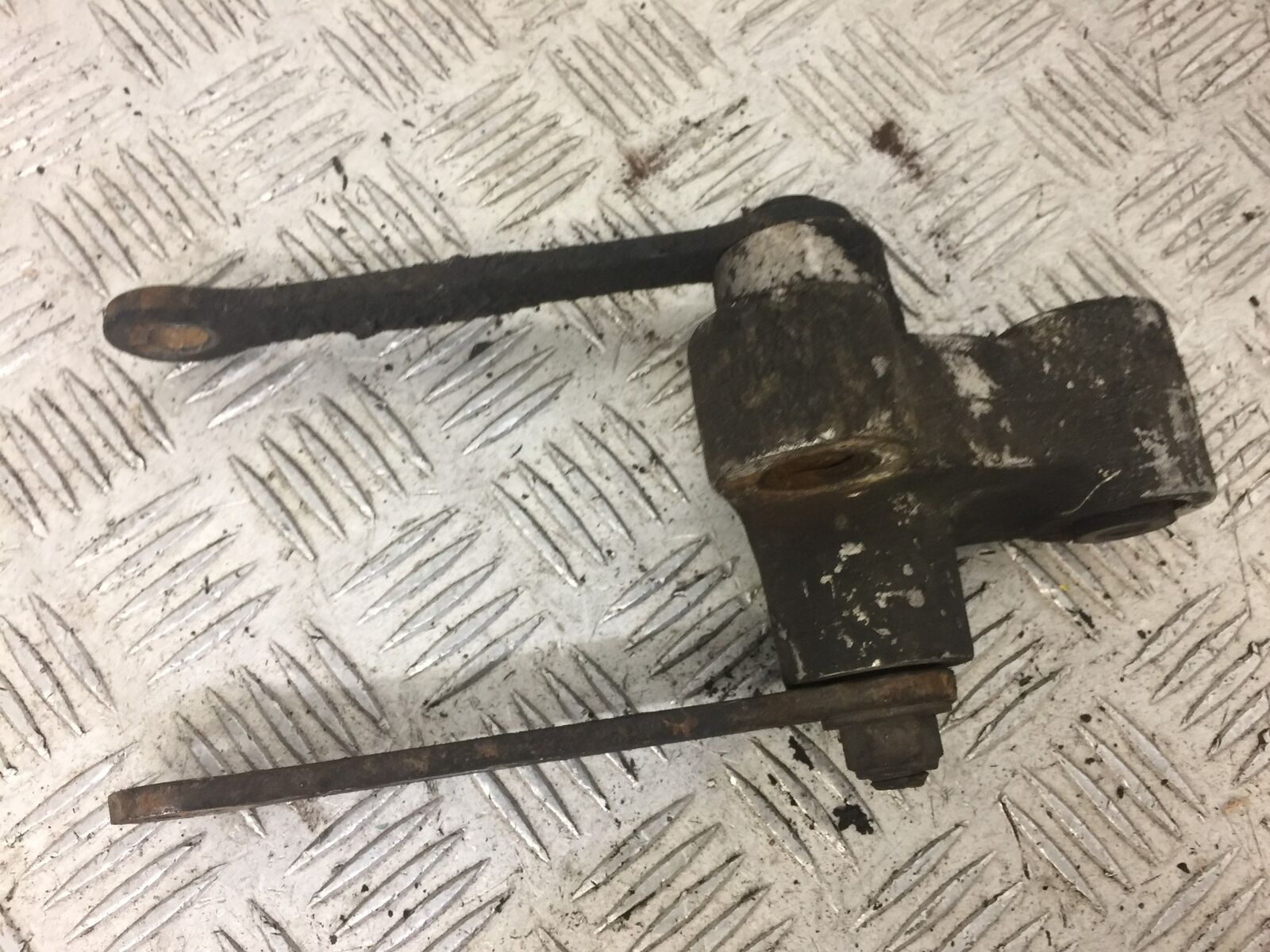 YAMAHA FZS600 FAZER 600 REAR SHOCK LINKAGE   YEAR 1998-03  (STOCK 618)