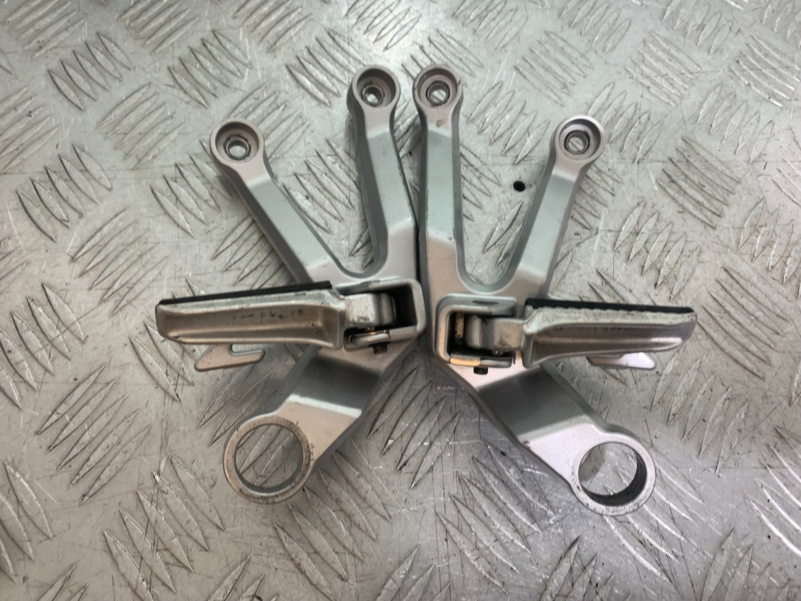 SUZUKI SV1000 SV 1000 S REAR HANGERS AND PEGS   YEAR 2003-2007 (CMB1293)