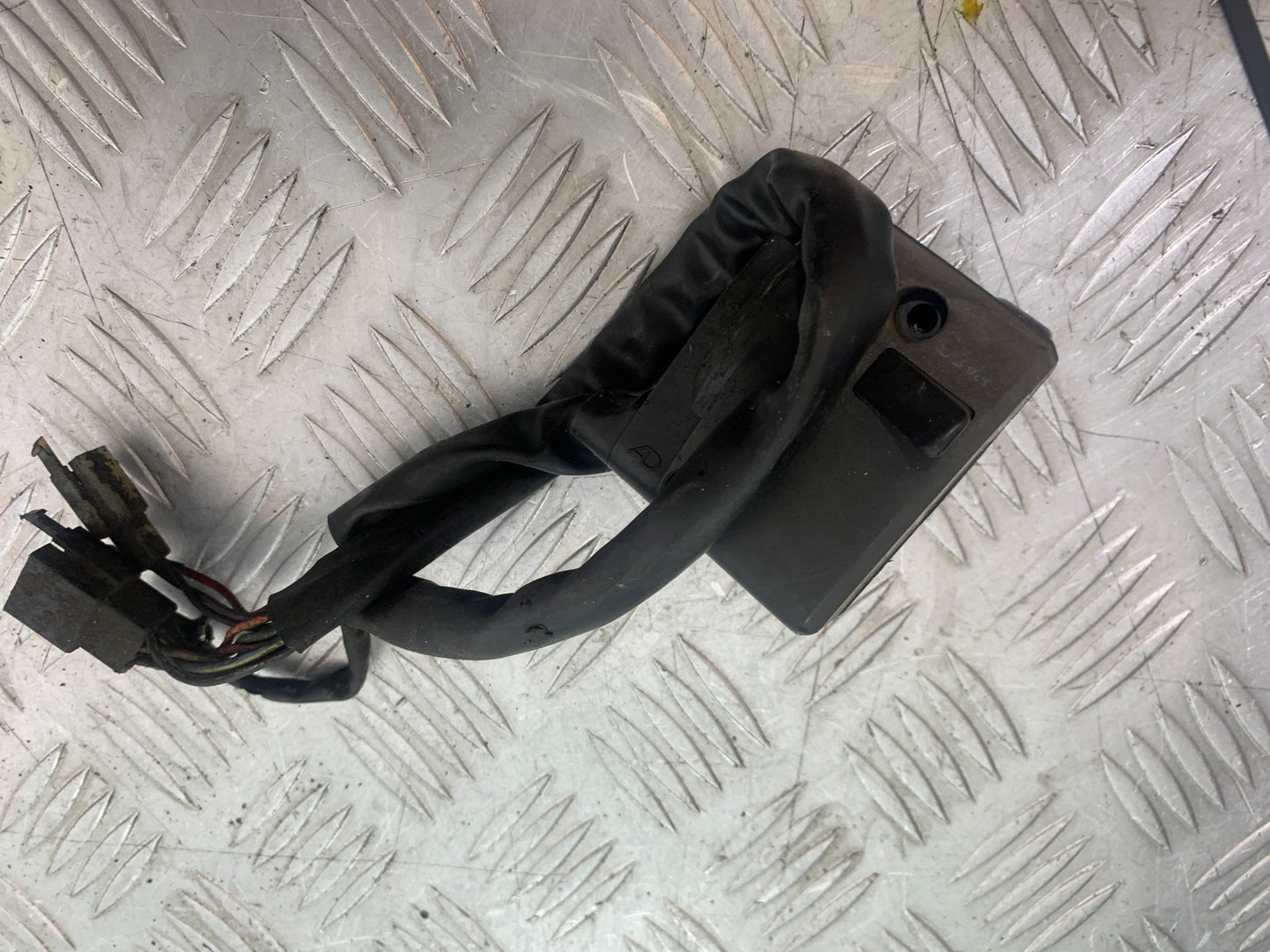 KAWASAKI ZZR1100 D LEFT SWITCH GEAR    YEAR 1993-2001 (CMB1164)